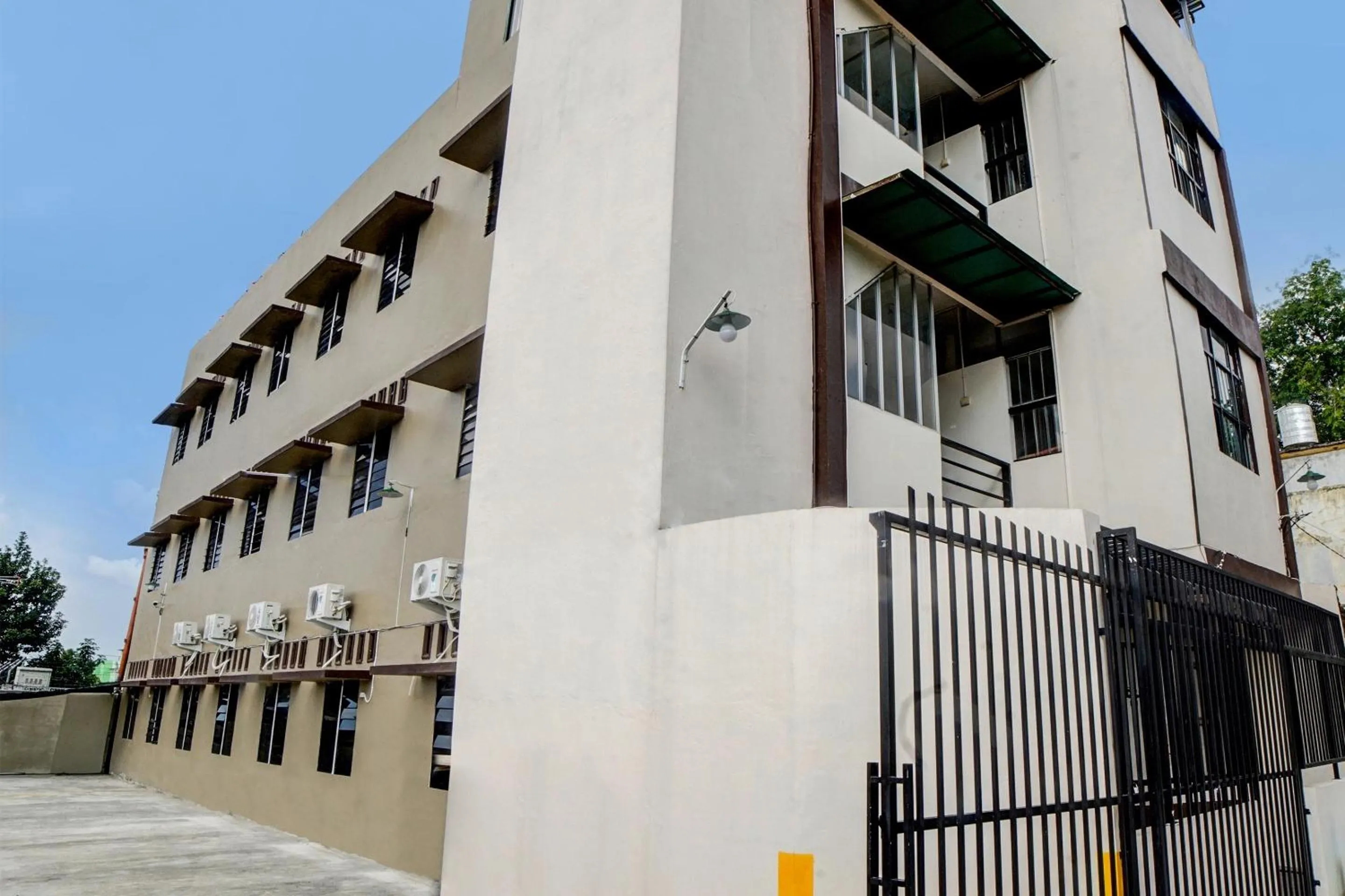 Facade/entrance in Hotel O Vania Guest HouseNearRSUP H Adam Malik