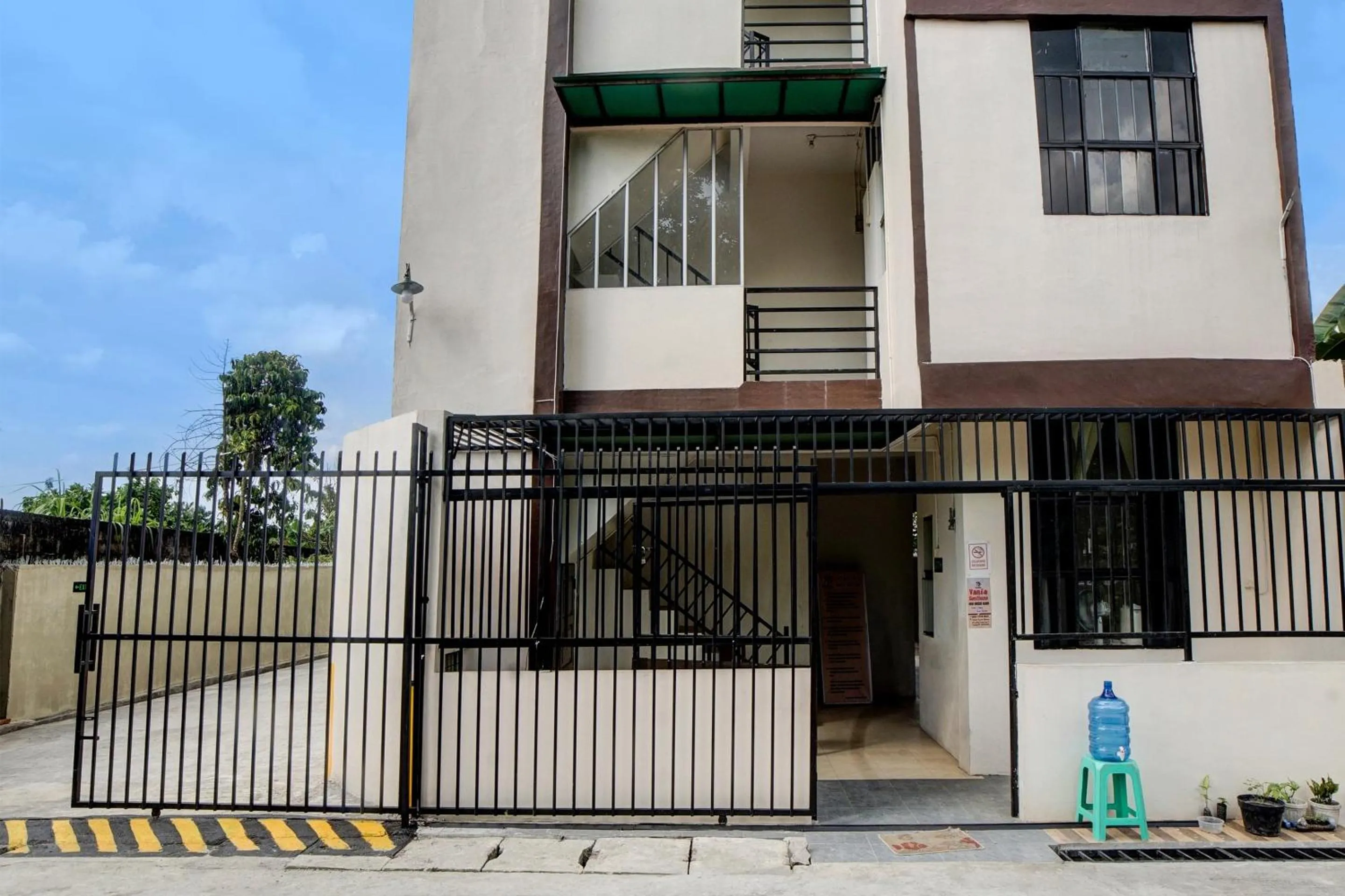 Facade/entrance in Hotel O Vania Guest HouseNearRSUP H Adam Malik