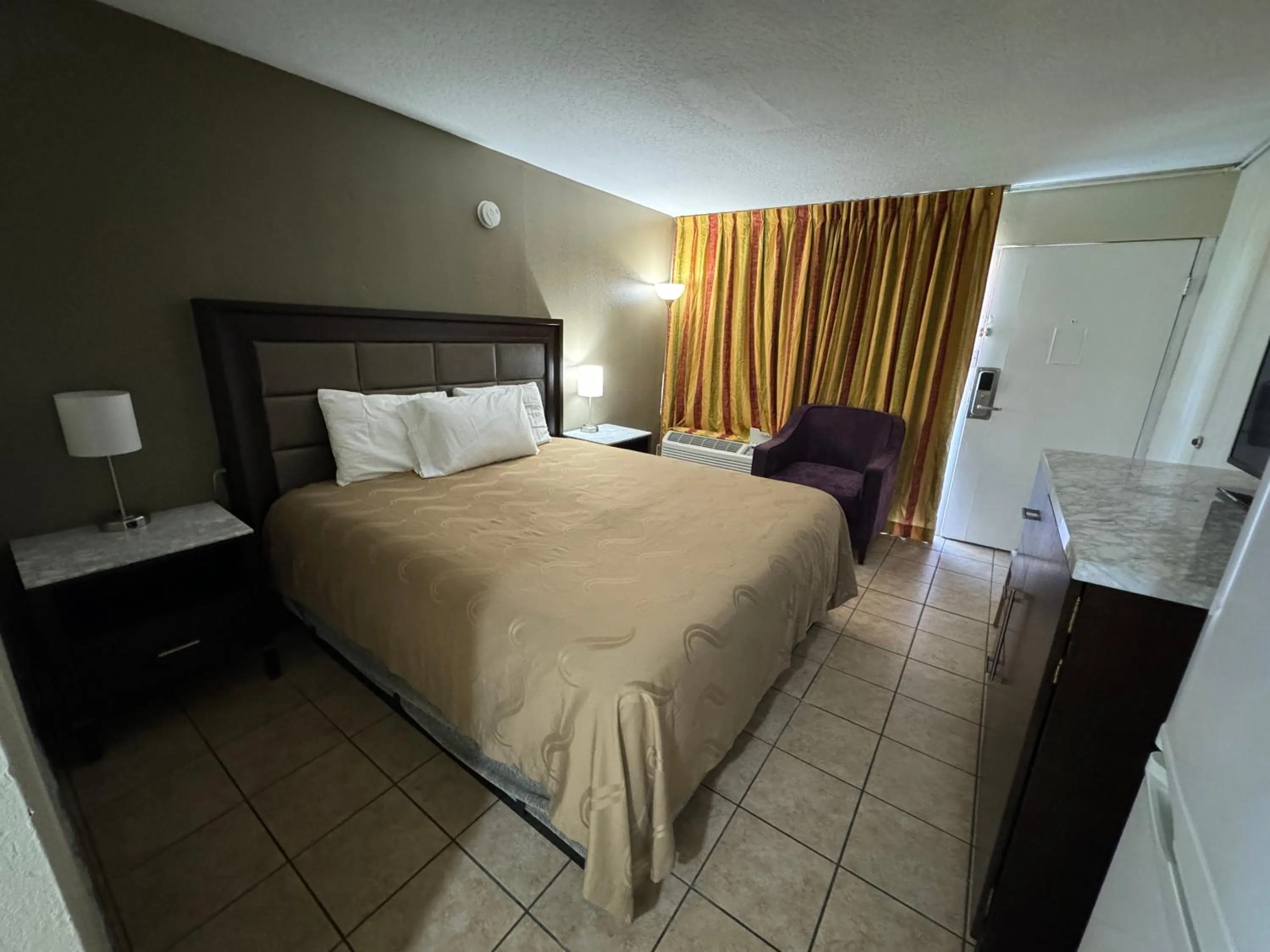 Bed in River Palm Hotel