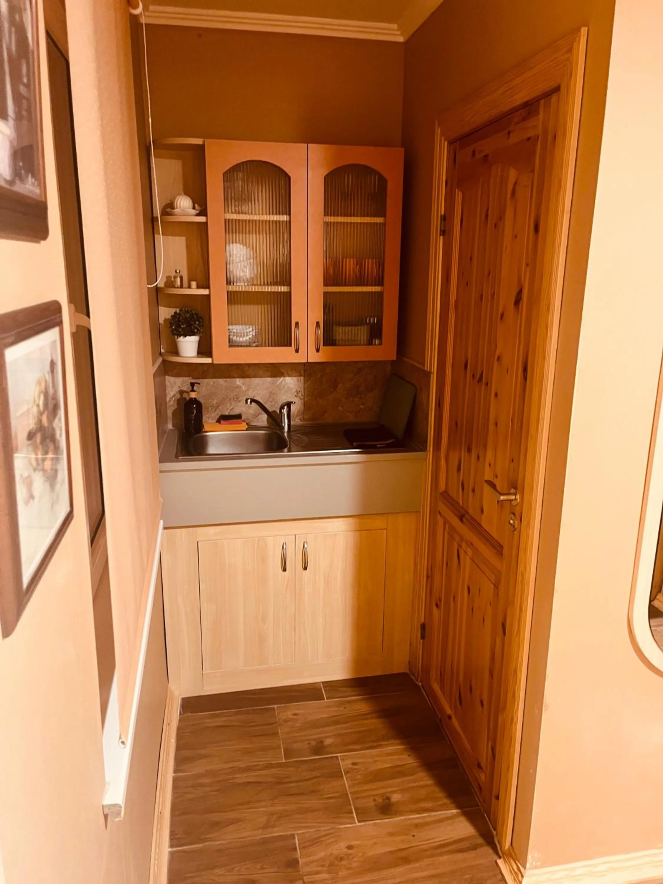 Kitchen or kitchenette in Unique Mailo cottage