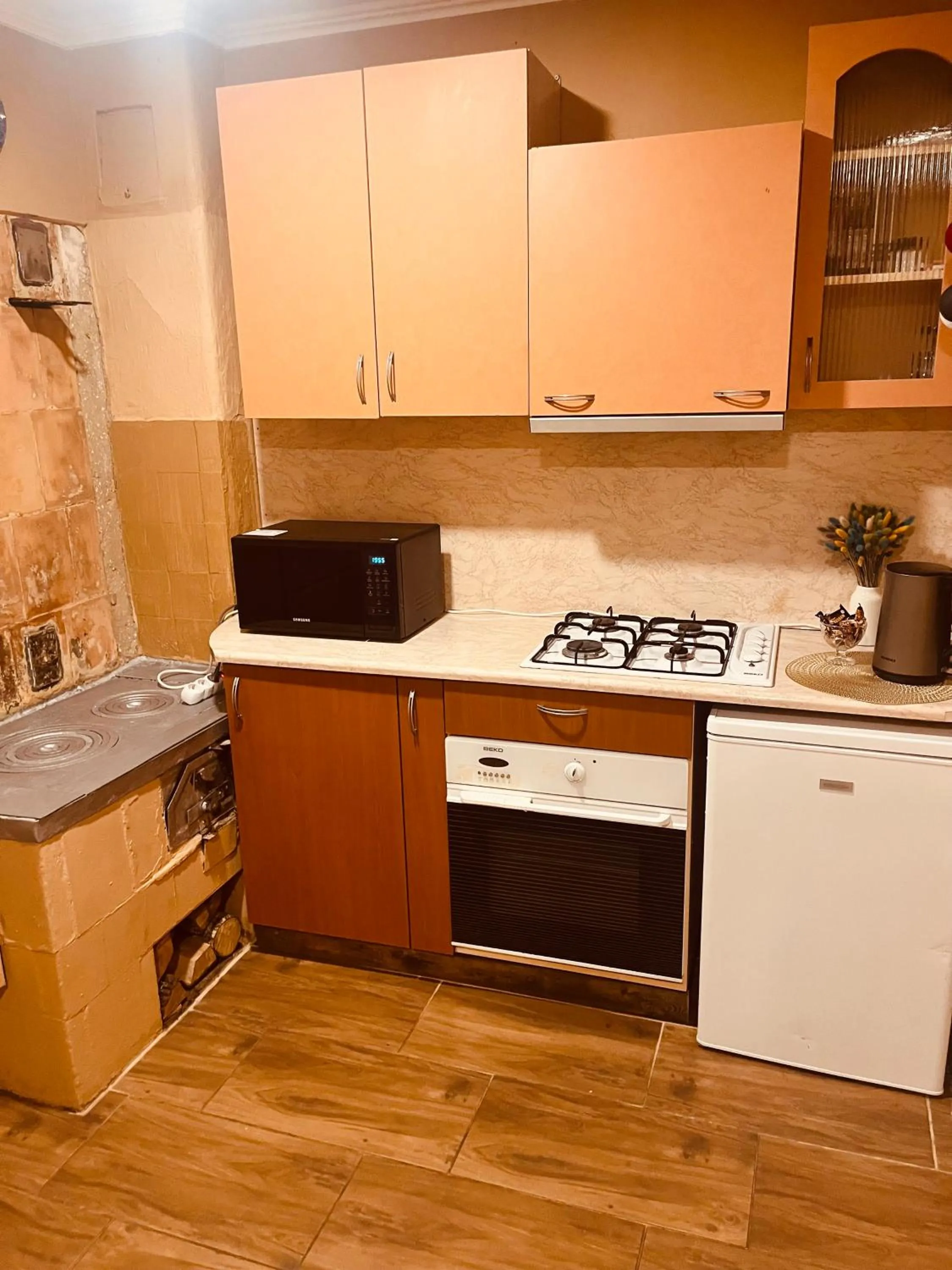 Coffee/tea facilities in Unique Mailo cottage