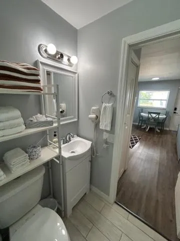 Bathroom in Matlacha on Shoreview