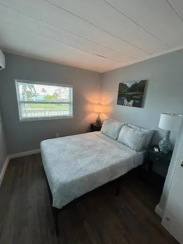 Bed in Matlacha on Shoreview