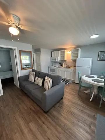 Kitchen or kitchenette in Matlacha on Shoreview