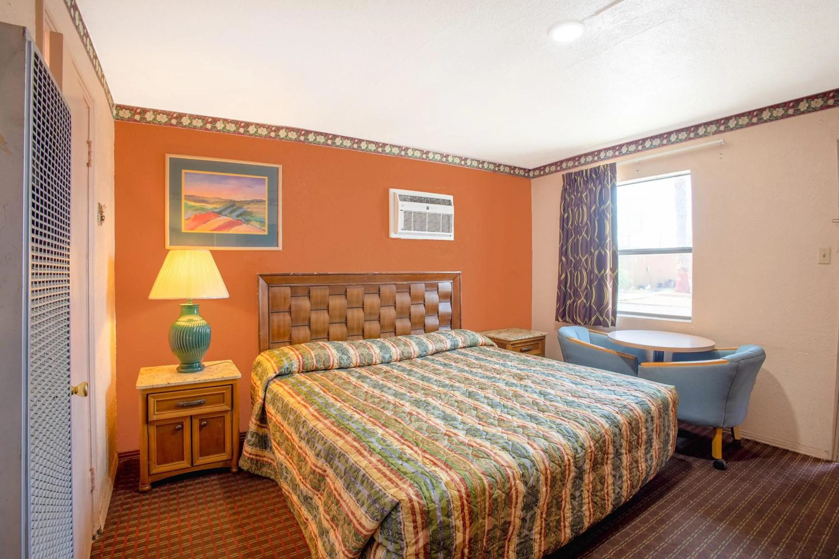 Bedroom, Bed in Sands Motel By OYO El Paso near Airport