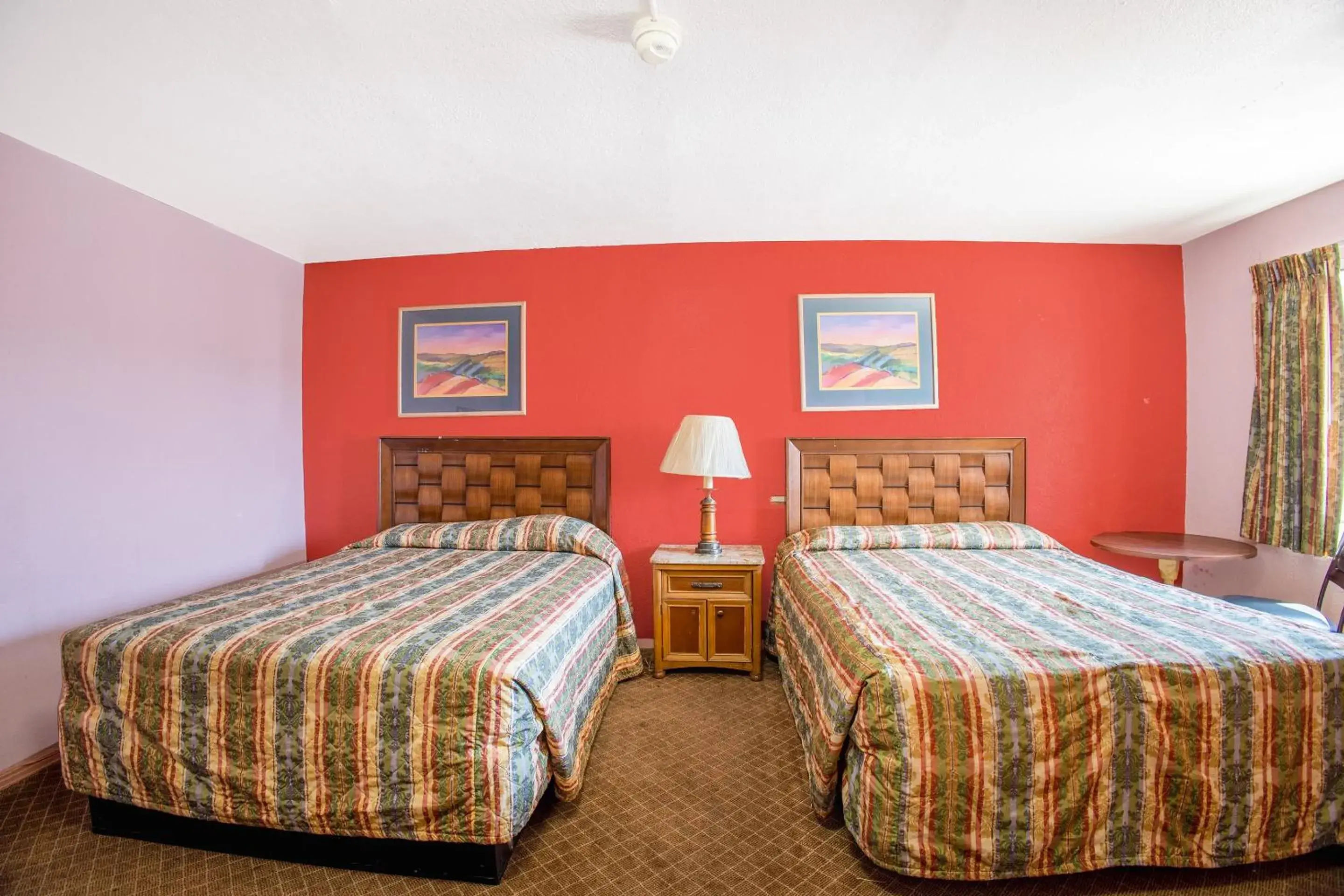 2 Queen Bed Smoking in Sands Motel By OYO El Paso near Airport 2 Queen Bed Smoking in Sands Motel By OYO El Paso near Airport