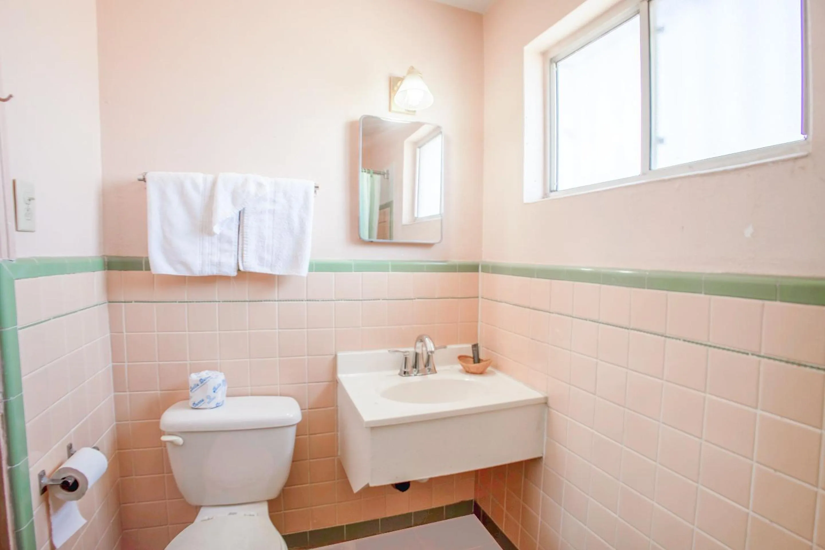 Bathroom in Sands Motel By OYO El Paso near Airport
