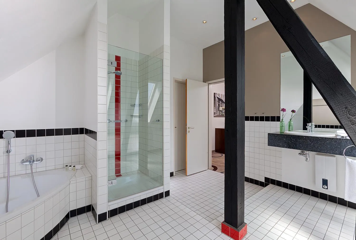 Bathroom in Sheraton Hannover Pelikan Hotel