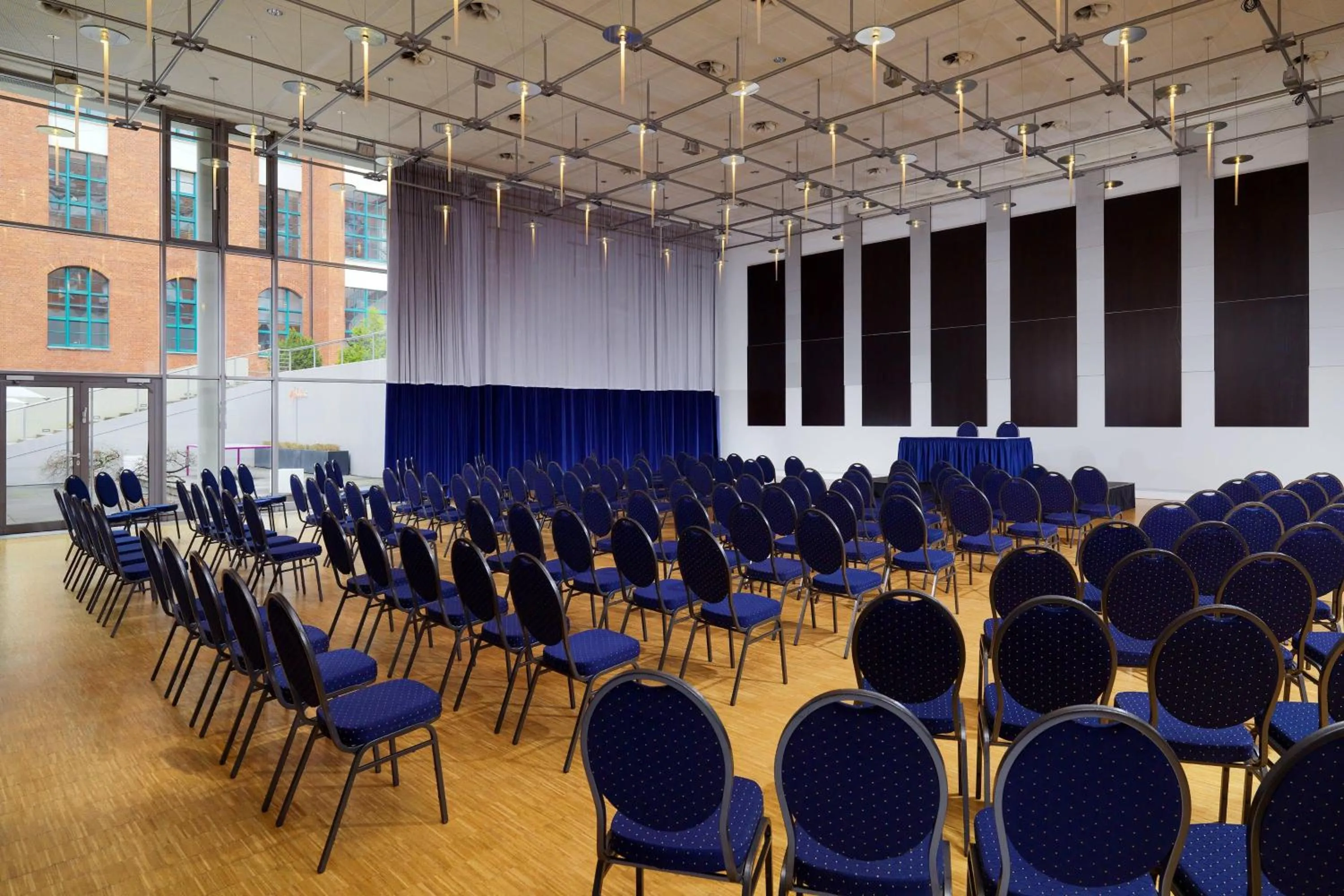Meeting/conference room in Sheraton Hannover Pelikan Hotel