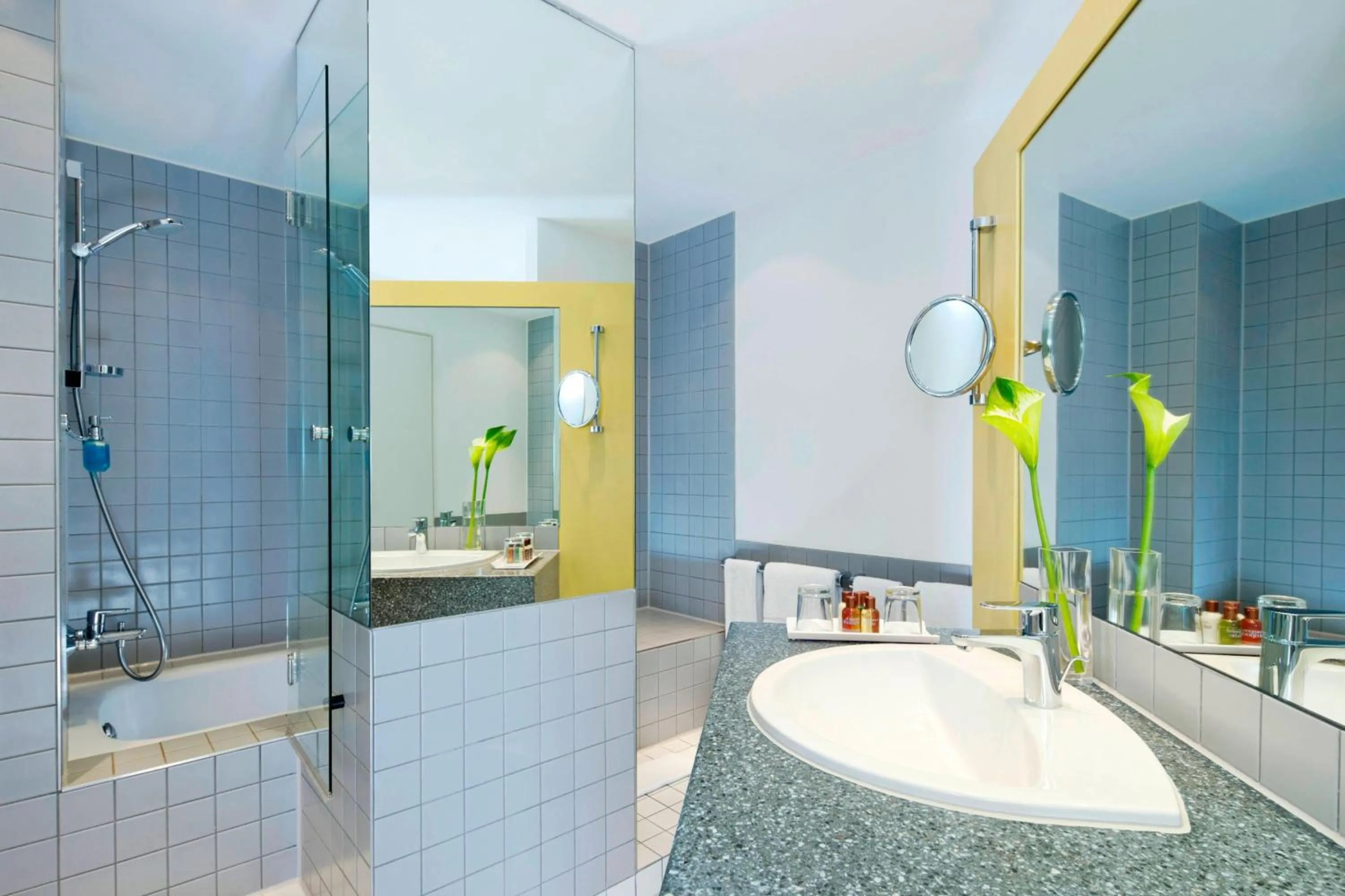 Bathroom in Sheraton Hannover Pelikan Hotel