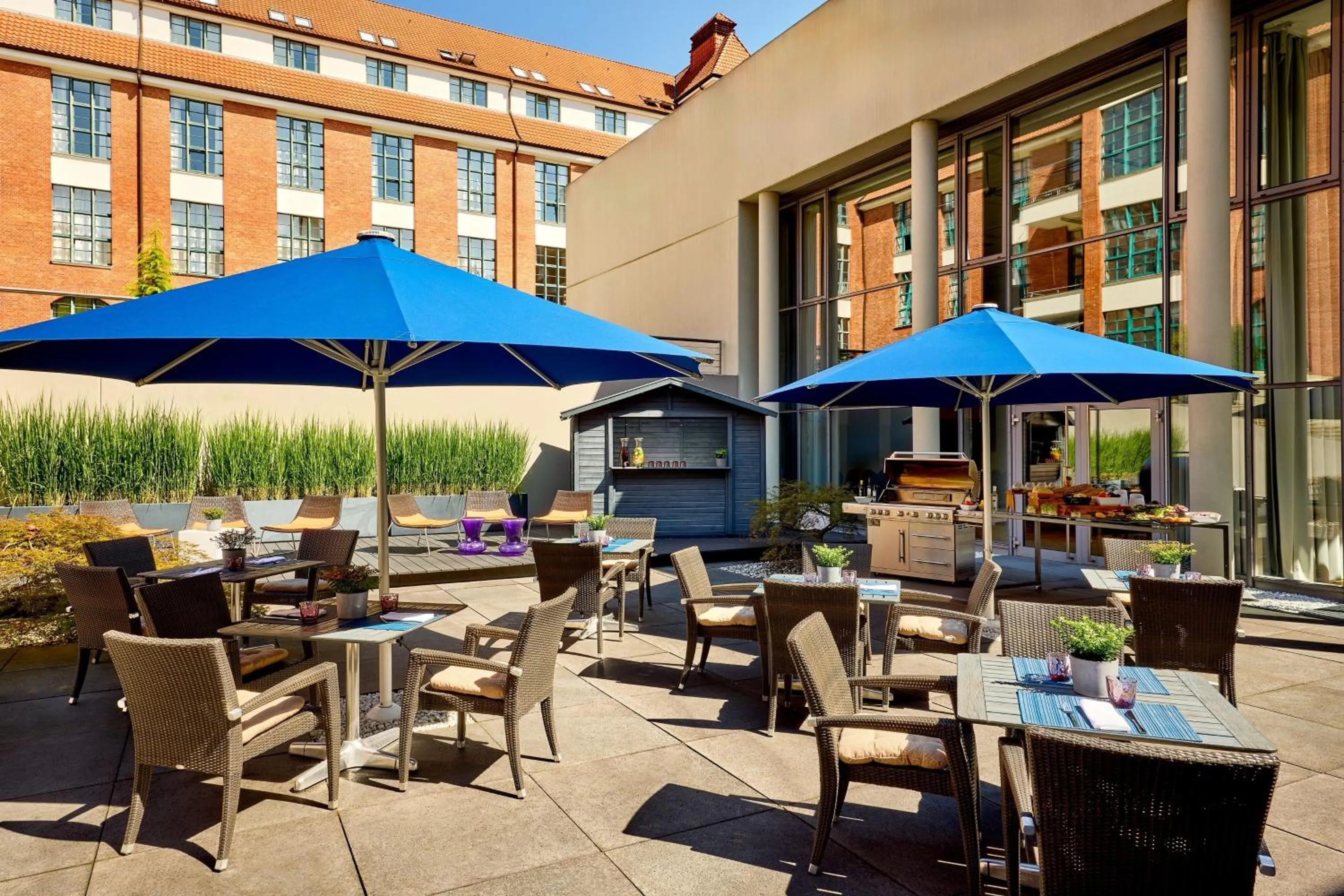 Lounge or bar in Sheraton Hannover Pelikan Hotel