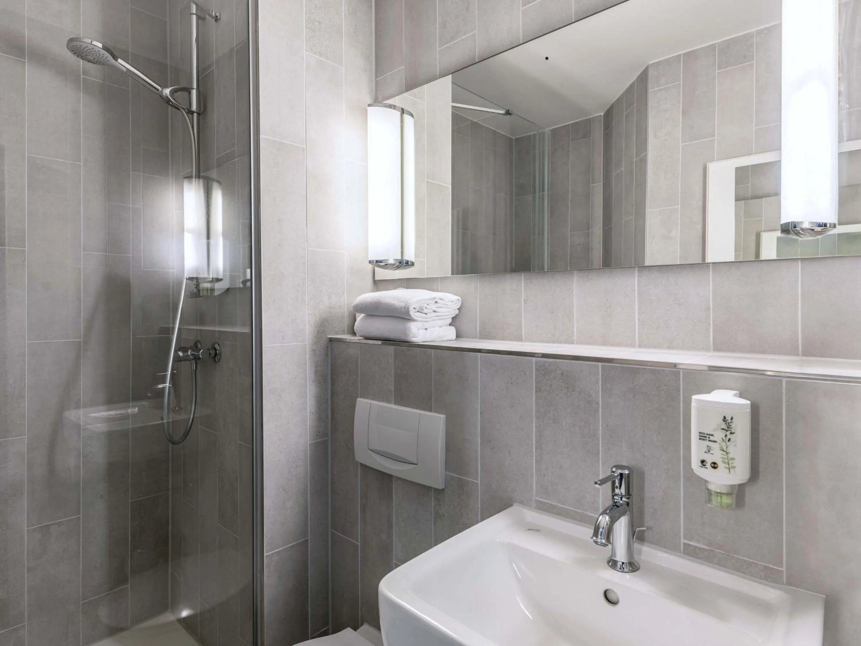Shower in B&B HOTEL Aachen City-Ost