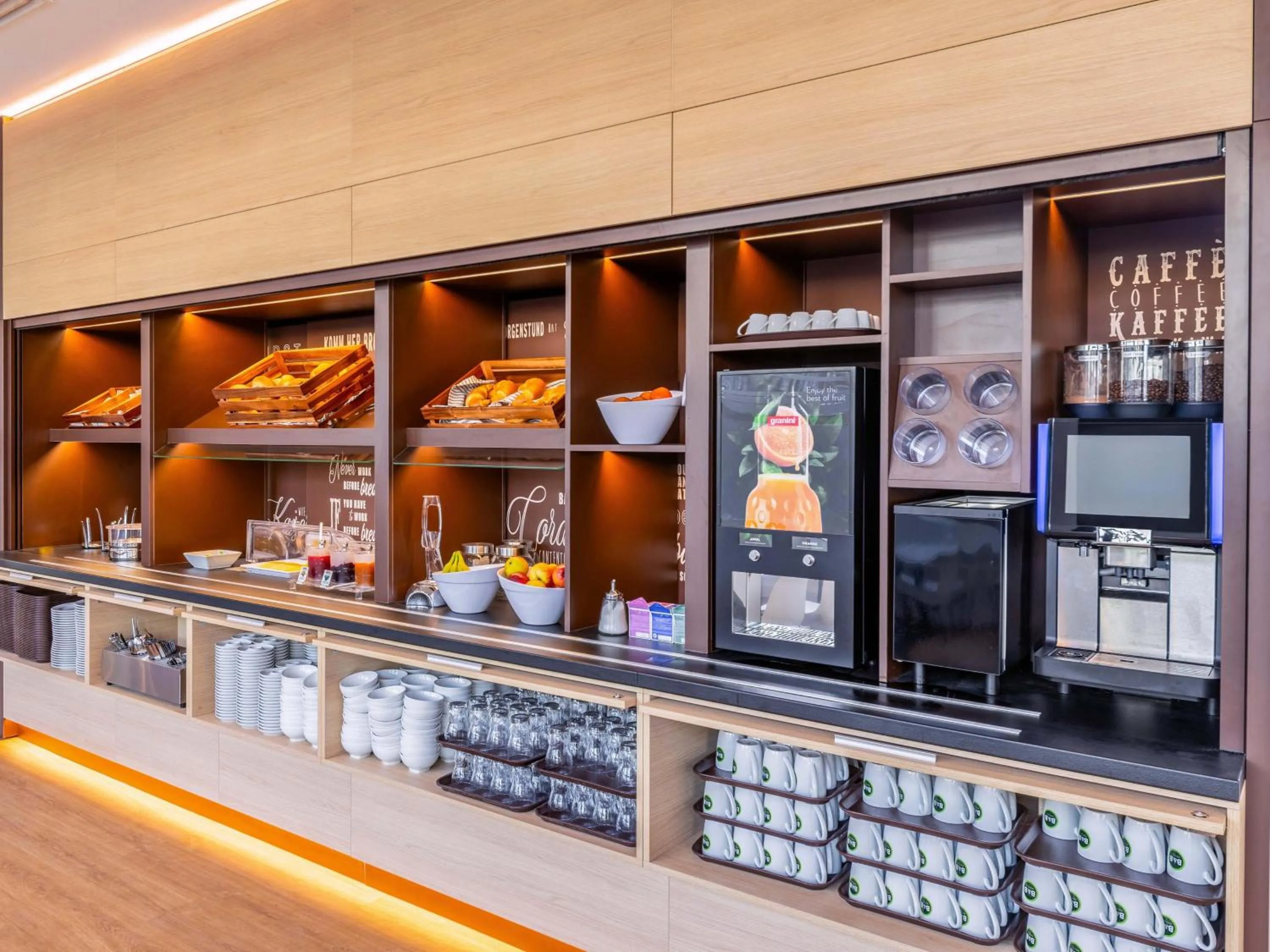 Lounge or bar in B&B HOTEL Aachen City-Ost