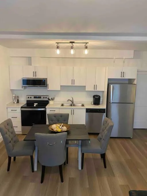 Adorable 1 Bedroom Suite- a skip to Galloping Goose