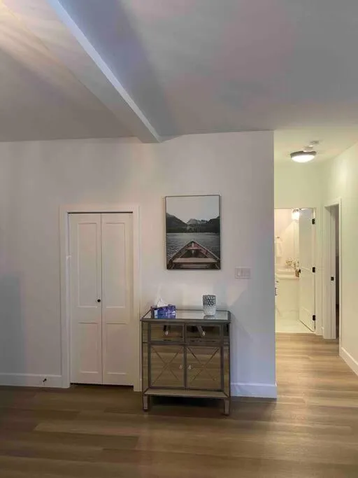 Adorable 1 Bedroom Suite- a skip to Galloping Goose