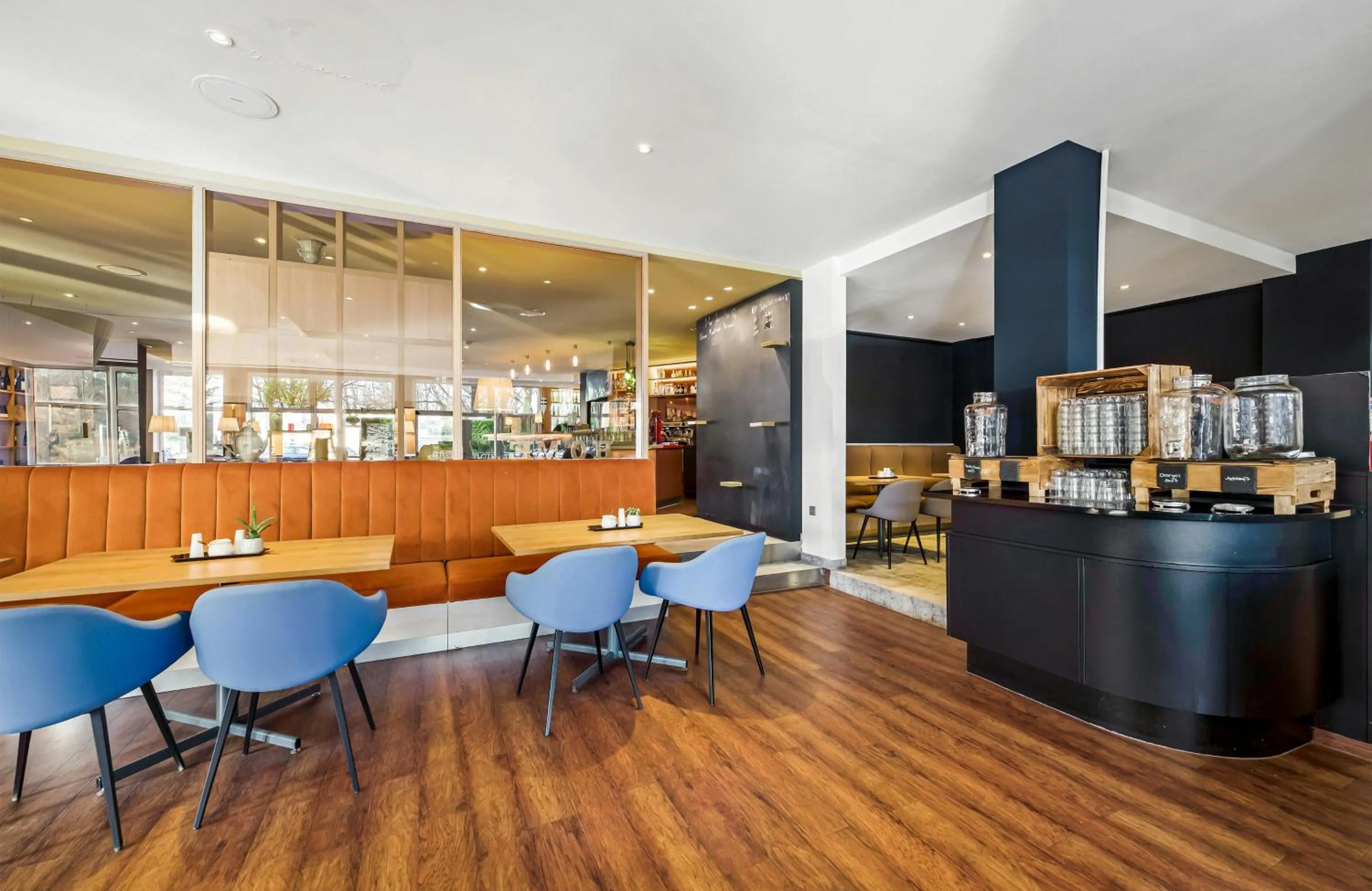 Restaurant/places to eat in Leonardo Hotel Hannover Medical Park