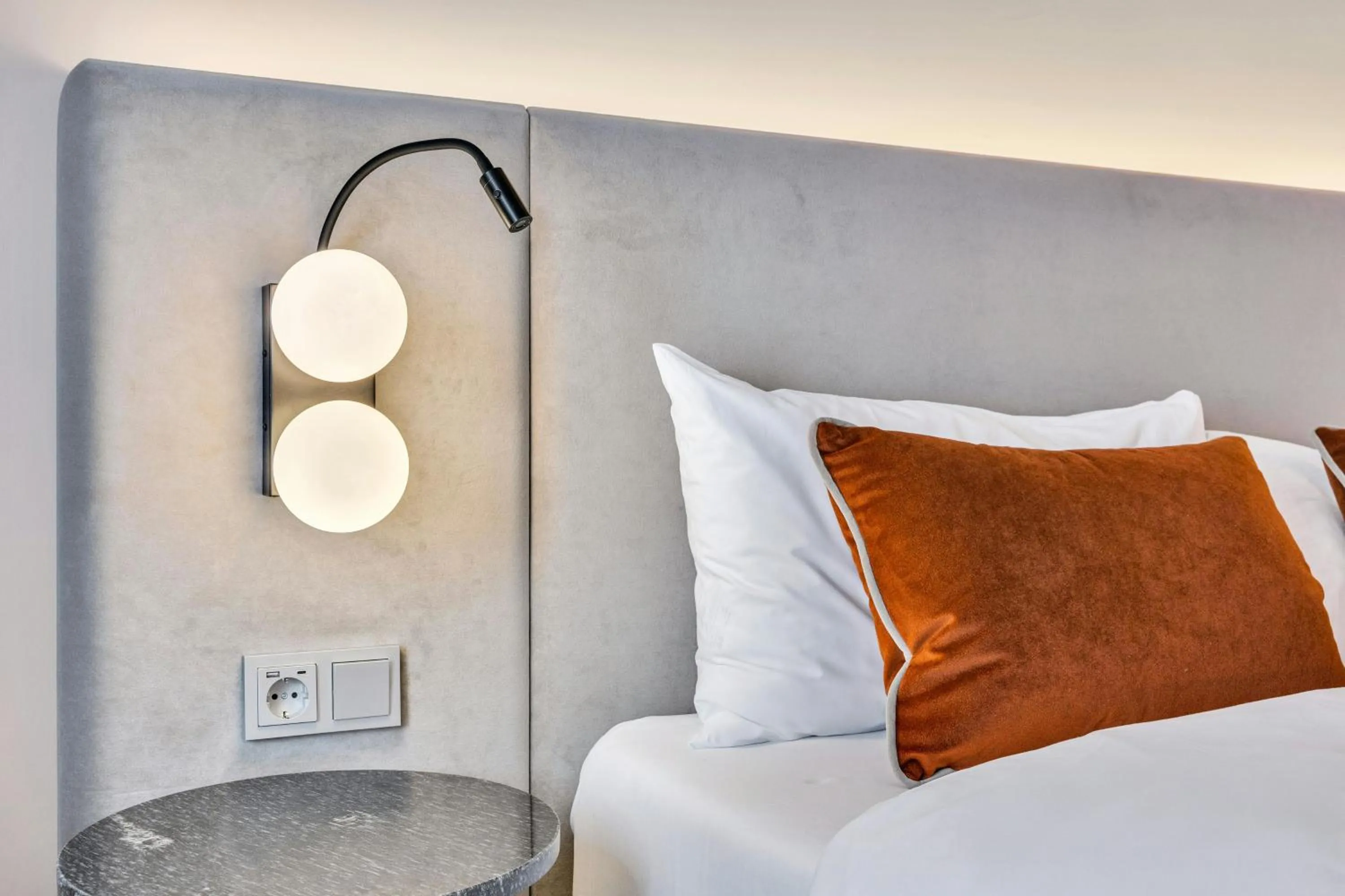 Photo of the whole room, Bed in Leonardo Hotel Hannover Medical Park