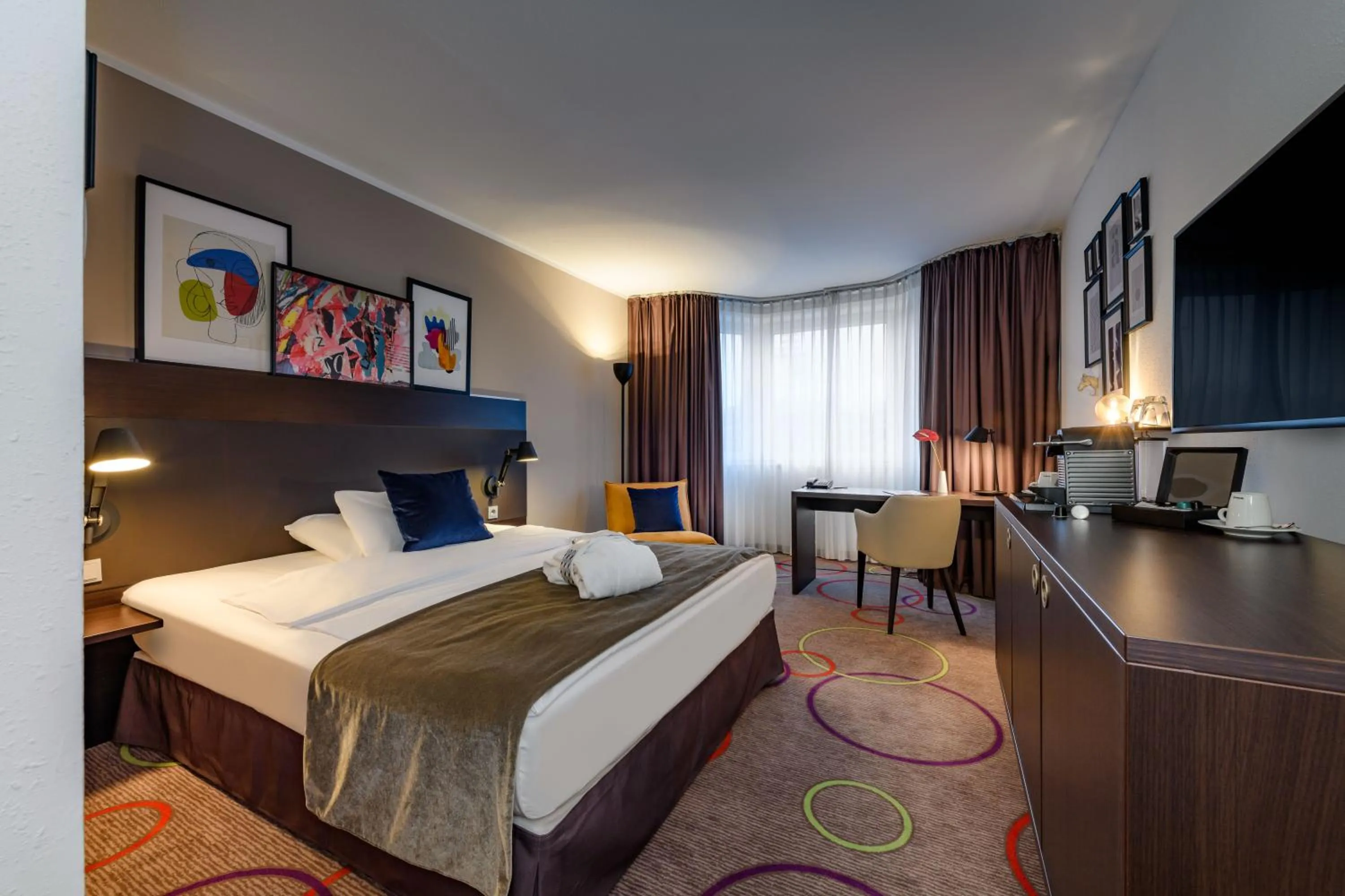 TV and multimedia, Bed in Mercure Hotel Hannover Medical Park