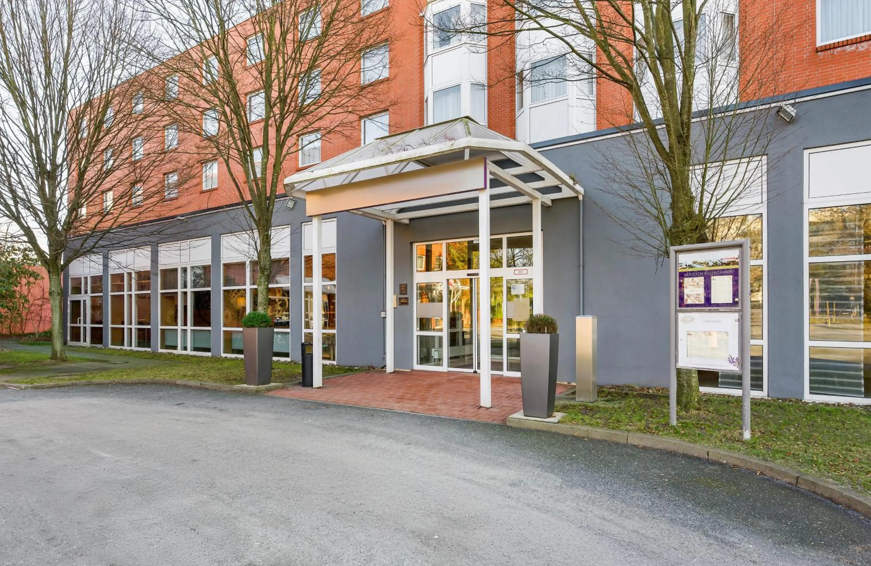 Property building in Leonardo Hotel Hannover Medical Park