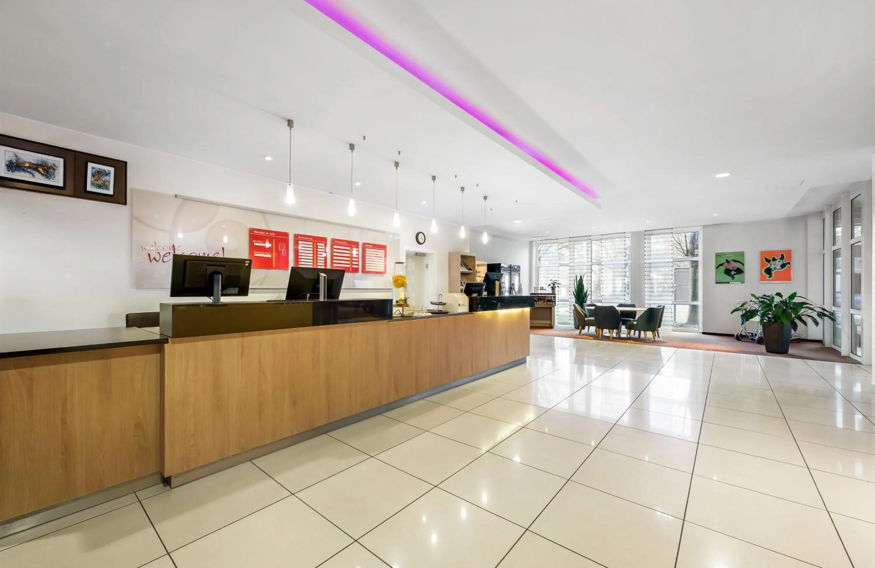 Lobby or reception in Leonardo Hotel Hannover Medical Park