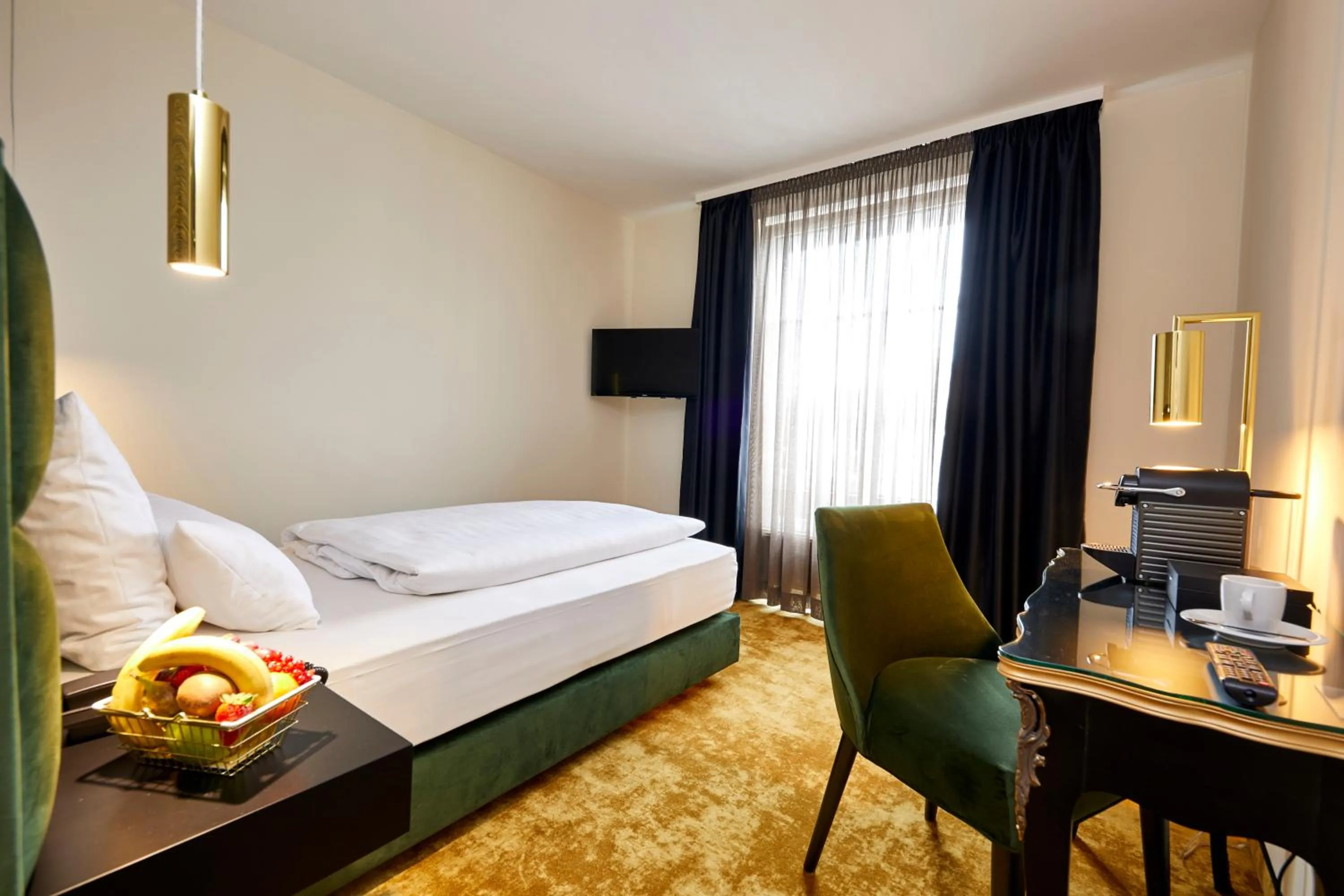 Bed in Das Carls Hotel