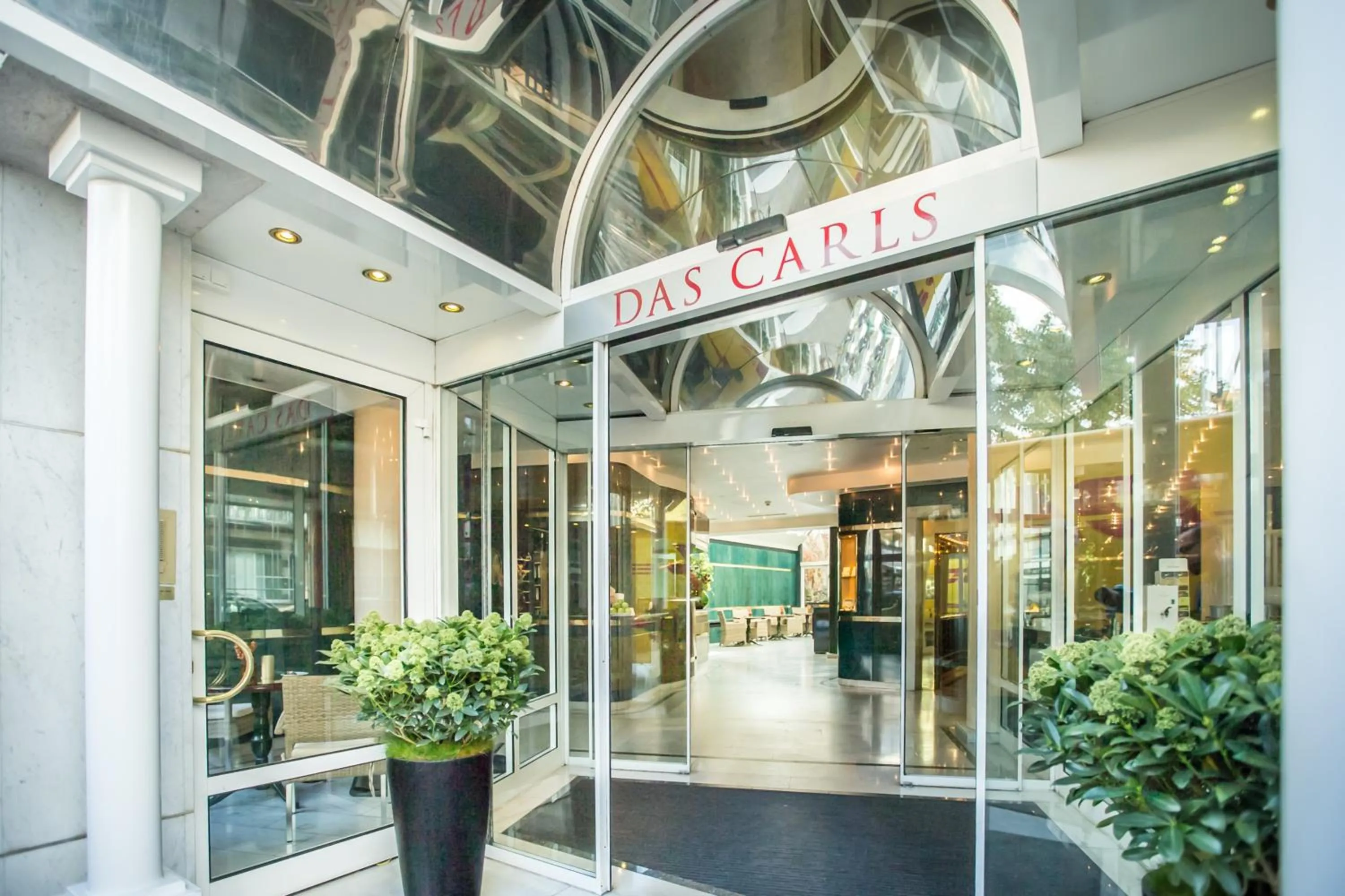 Facade/entrance in Das Carls Hotel
