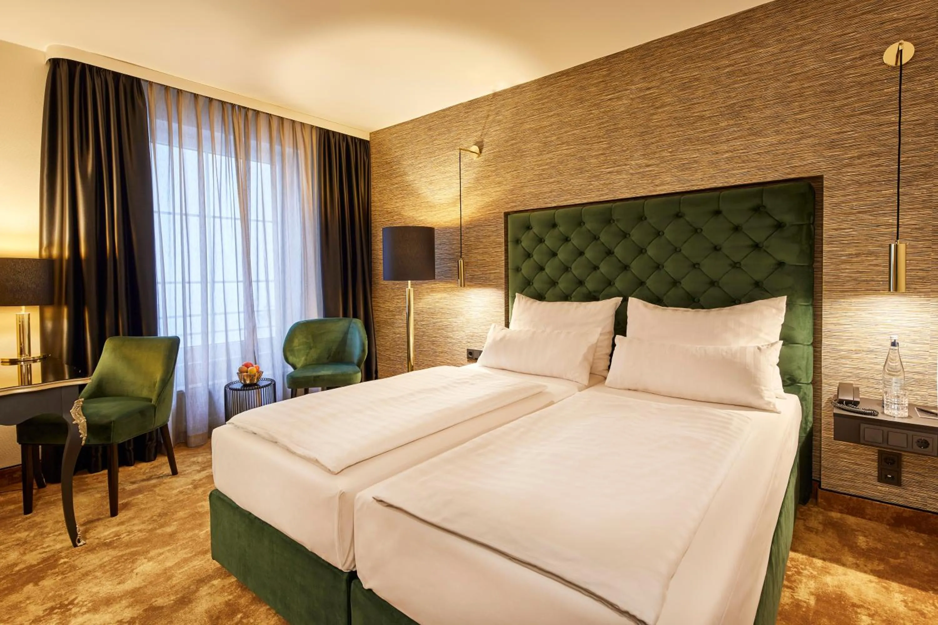 Bedroom, Bed in Das Carls Hotel