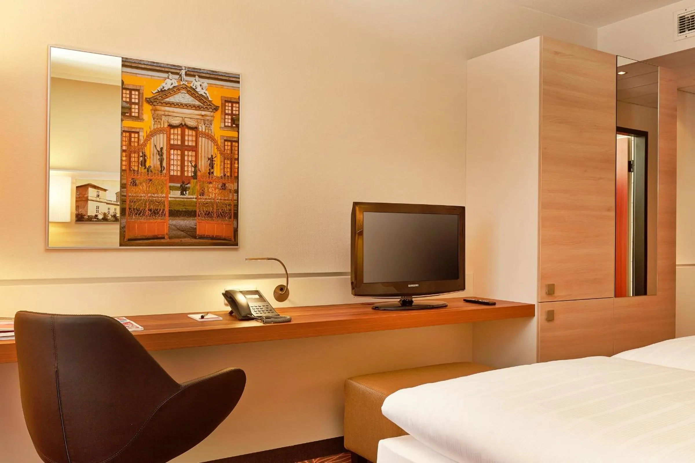 TV and multimedia, Bed in H+ Hotel Hannover