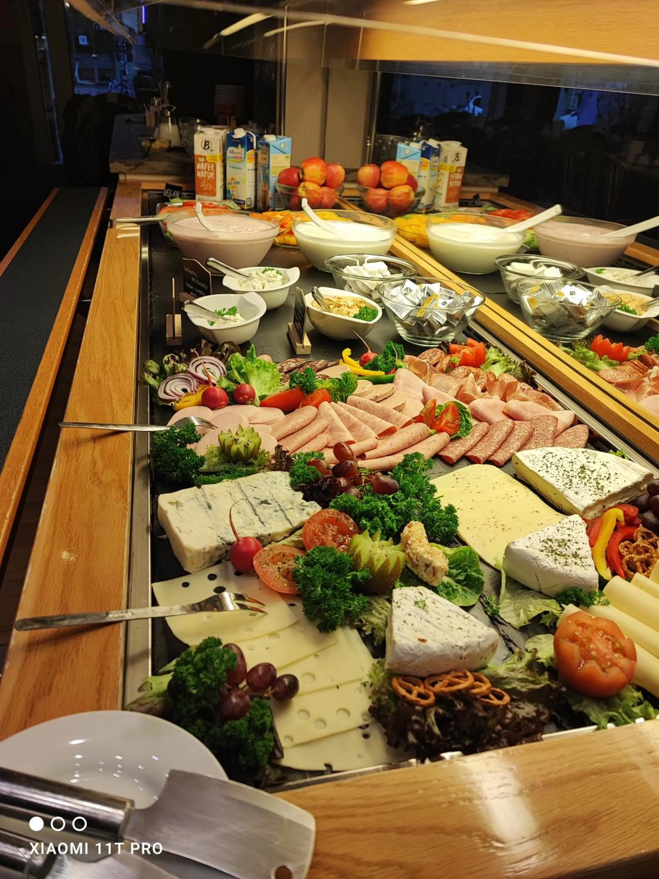 Buffet breakfast in Hotel Königshof