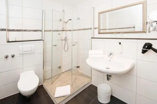 Bathroom in Hotel Königshof