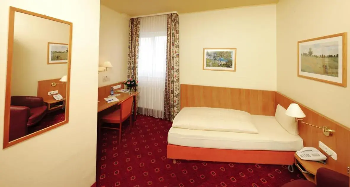 Single Room with Air Conditioning in Hotel Königshof Single Room with Air Conditioning in Hotel Königshof