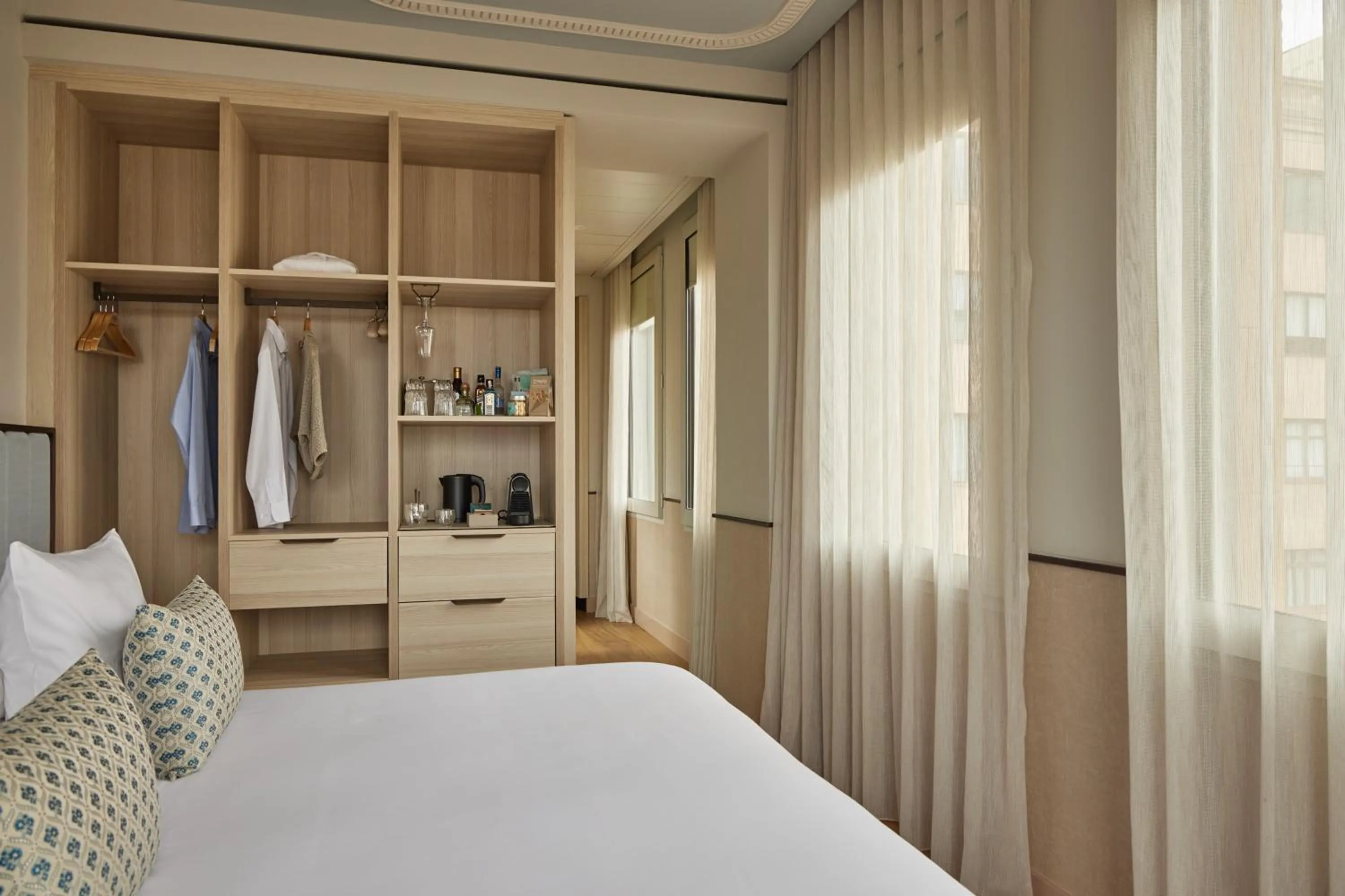 Bed in Grand Hotel Central, Small Luxury Hotels