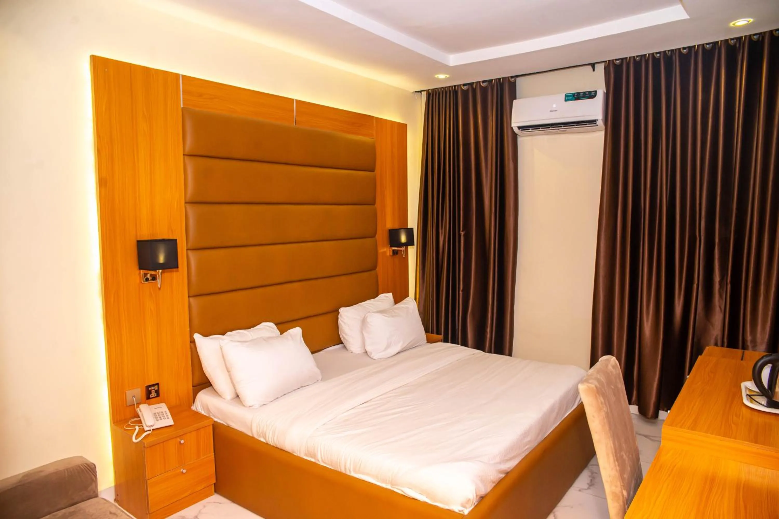 Bed in Buddiez Hotel & Resort