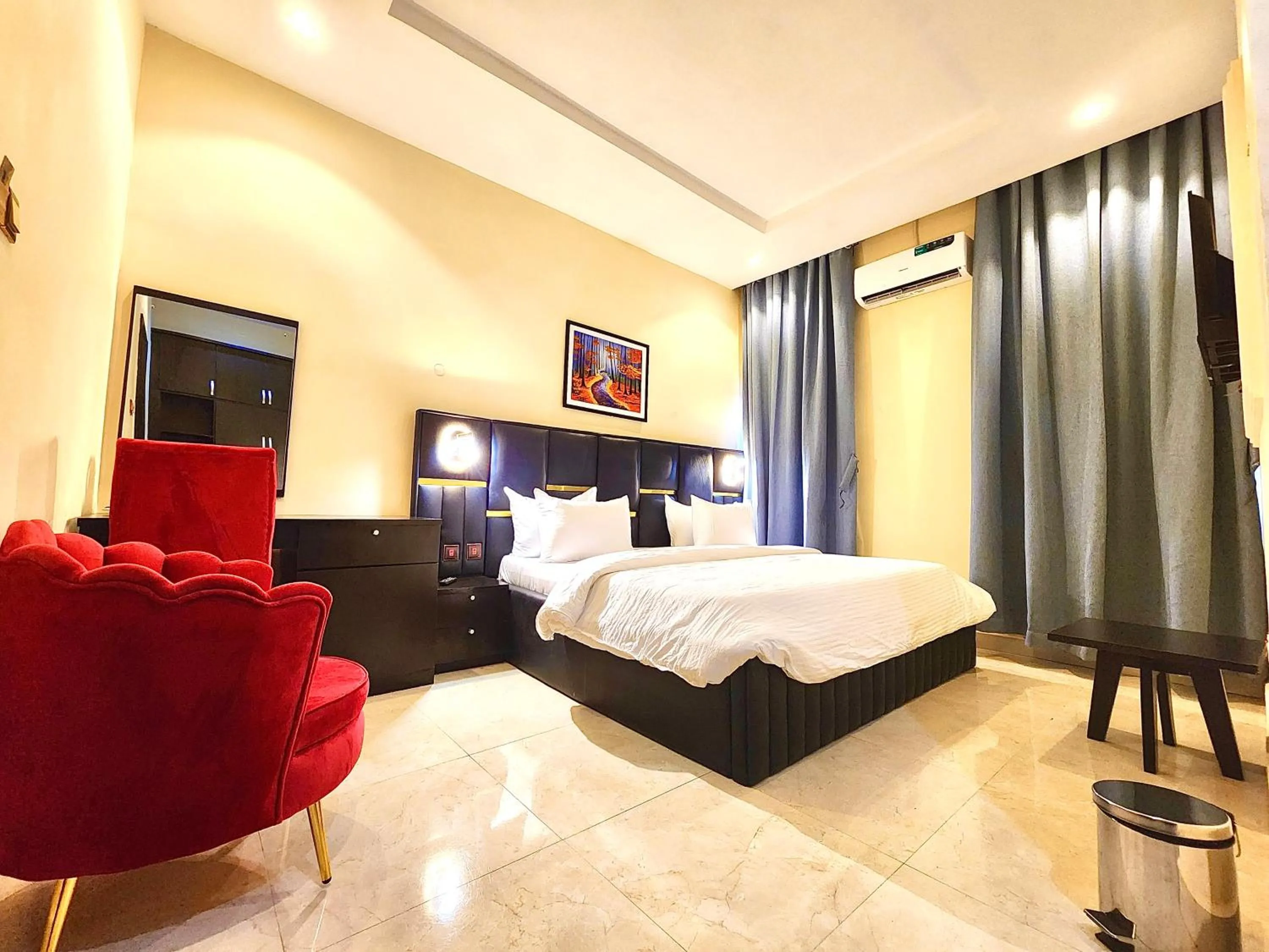 Buddiez Hotel & Resort