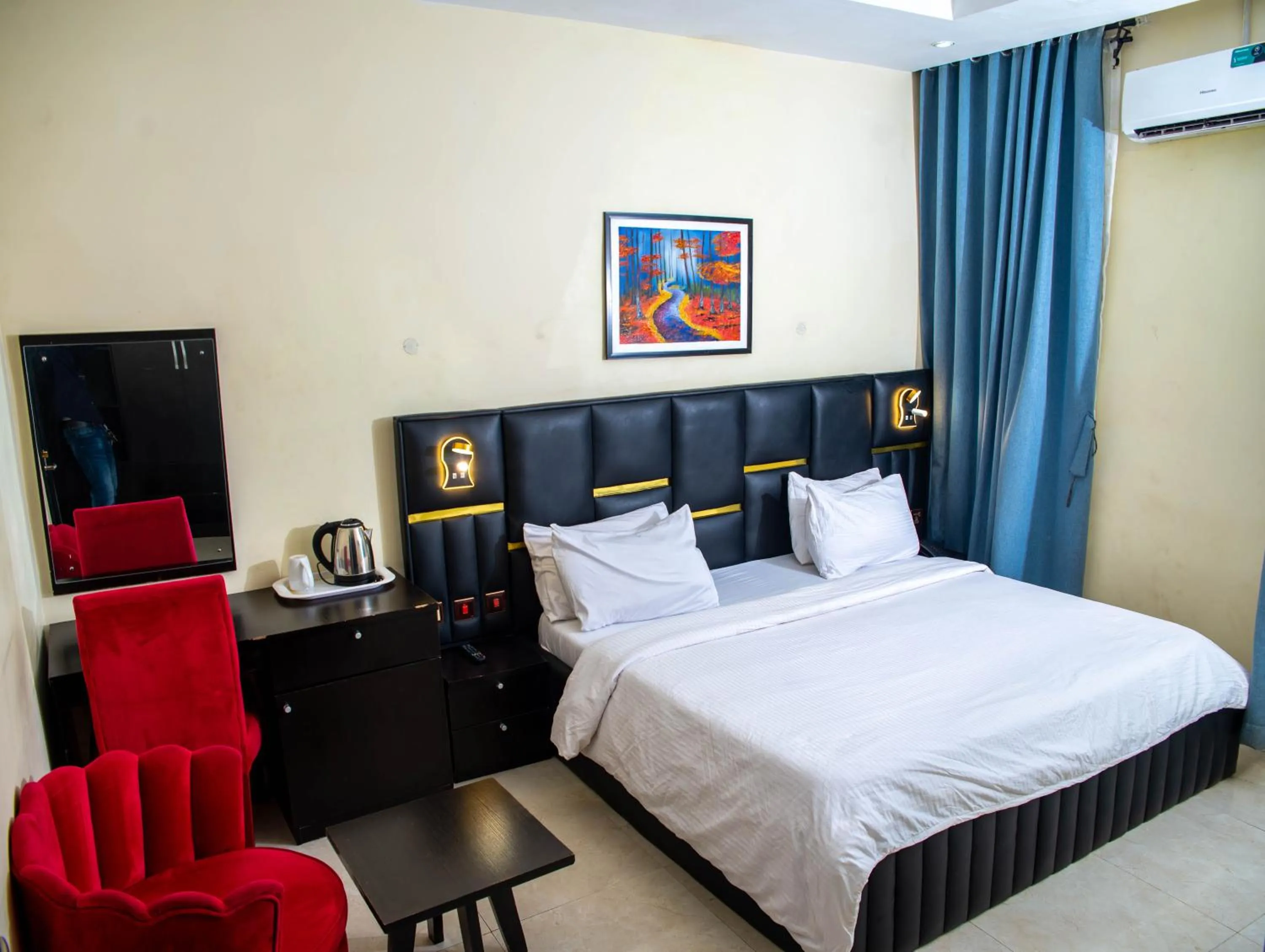 Bed in Buddiez Hotel & Resort