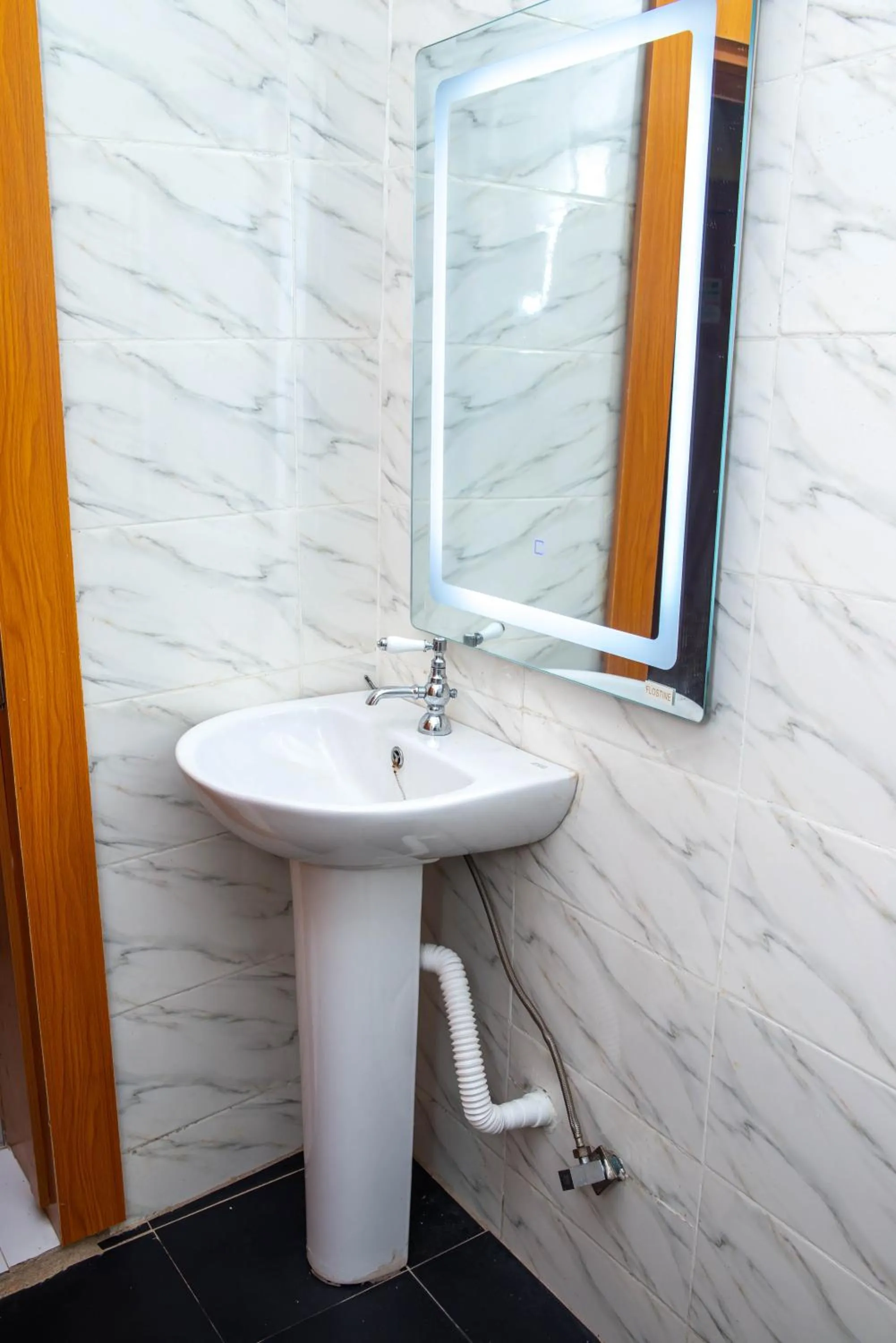 Buddiez Hotel & Resort