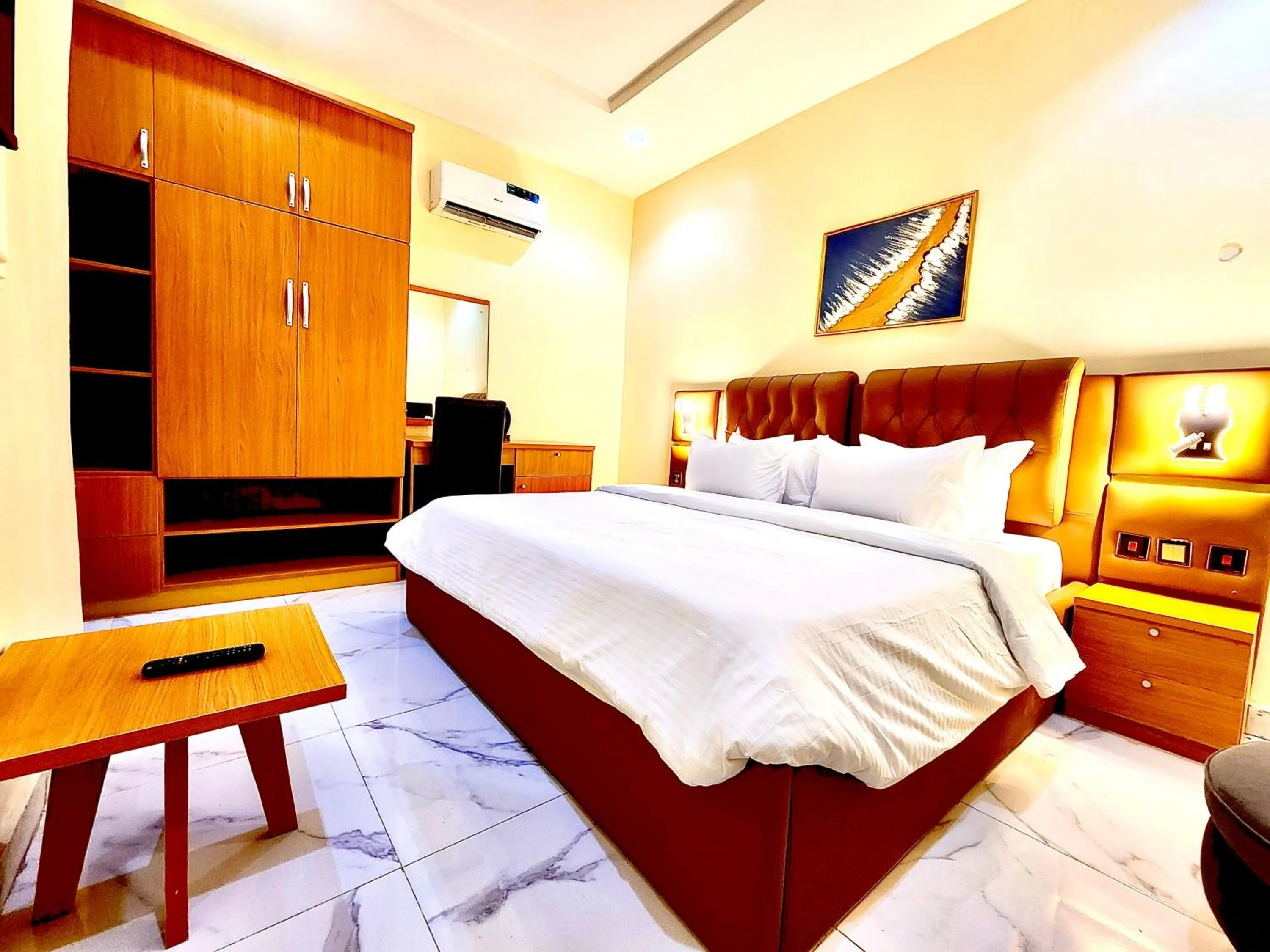 Bed in Buddiez Hotel & Resort