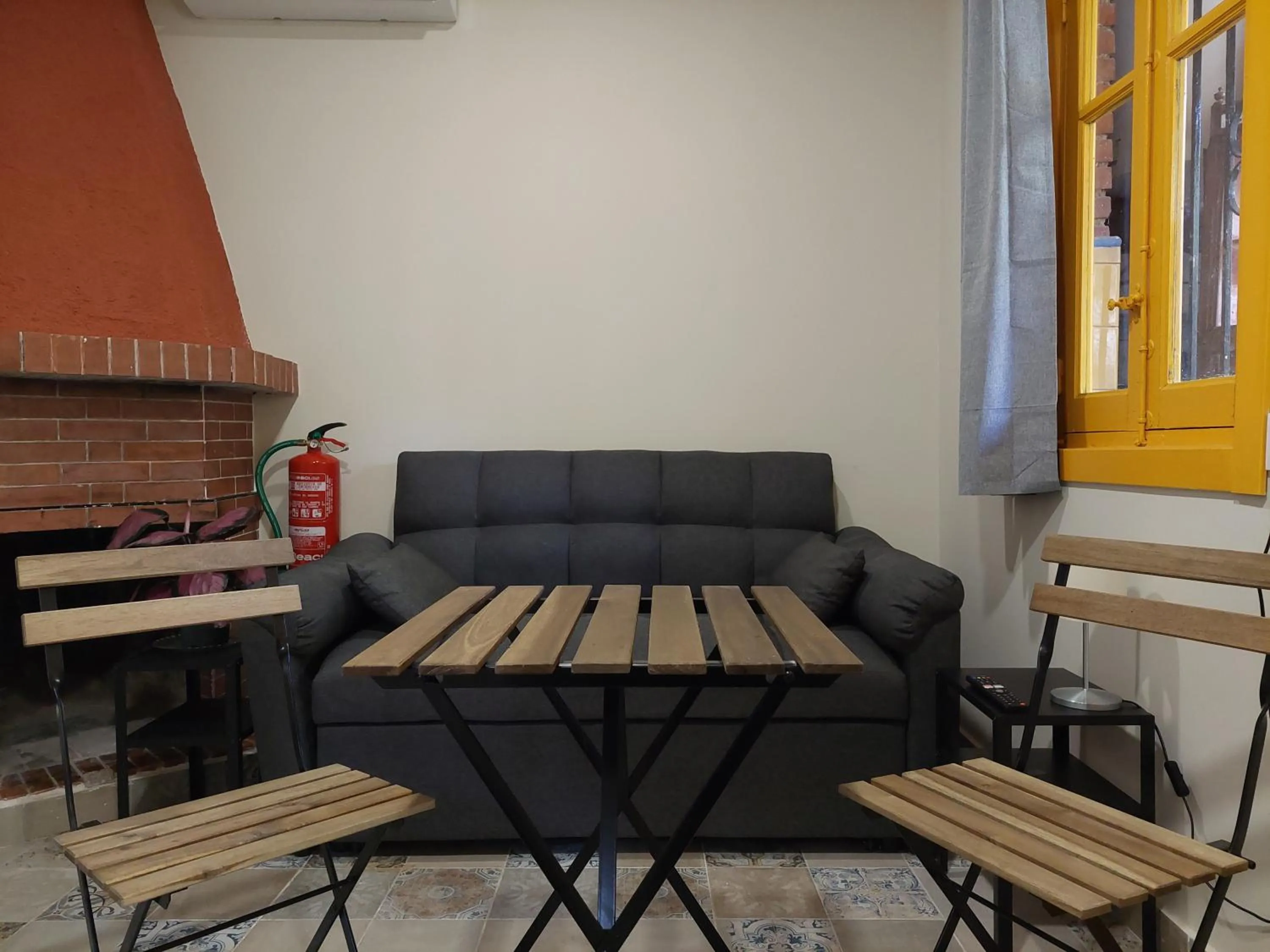 N1 Casa de Madrid - greenpeace line