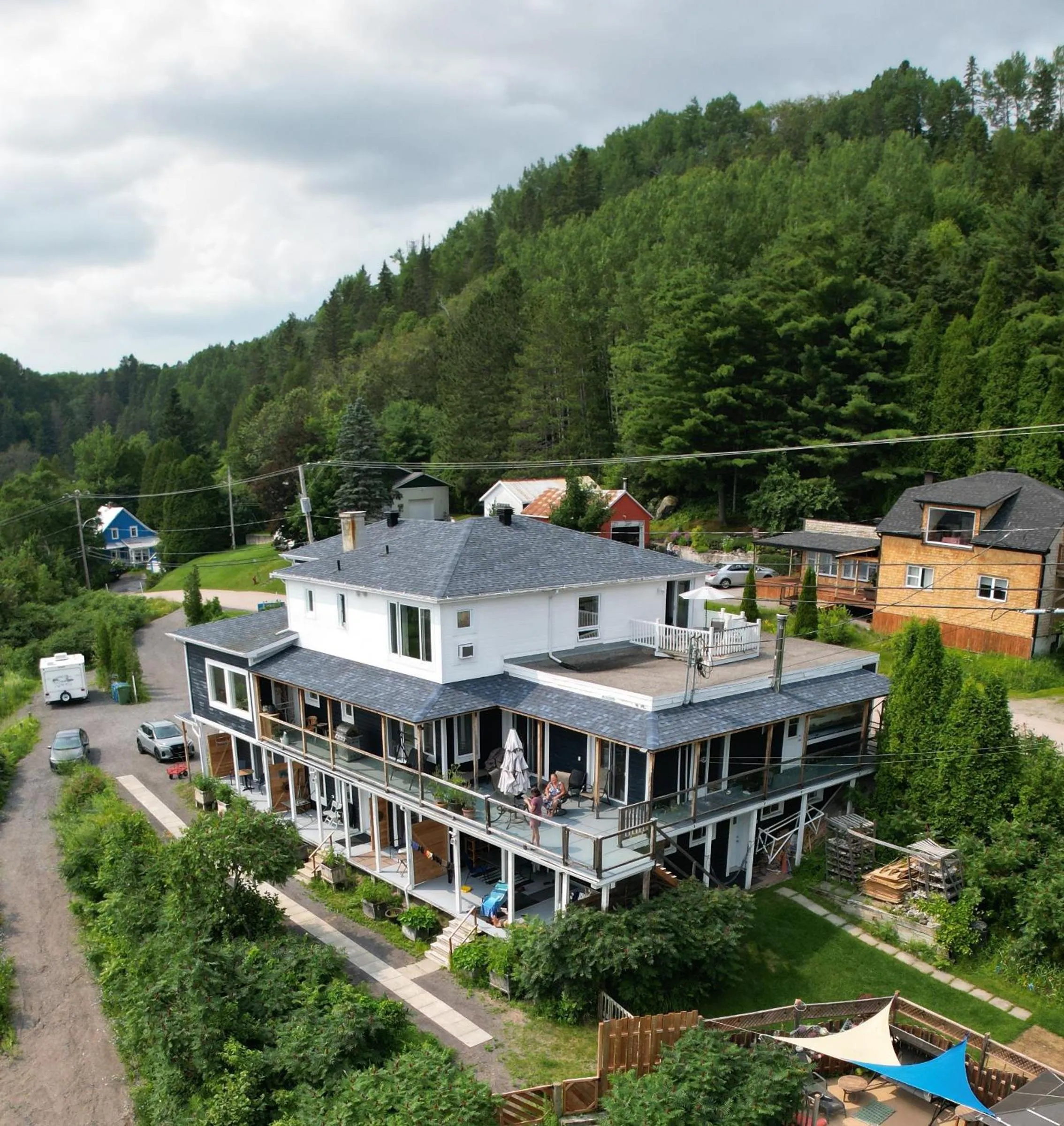 Patio in Séjour Flèche du fjord vue Saguenay Mont Valin