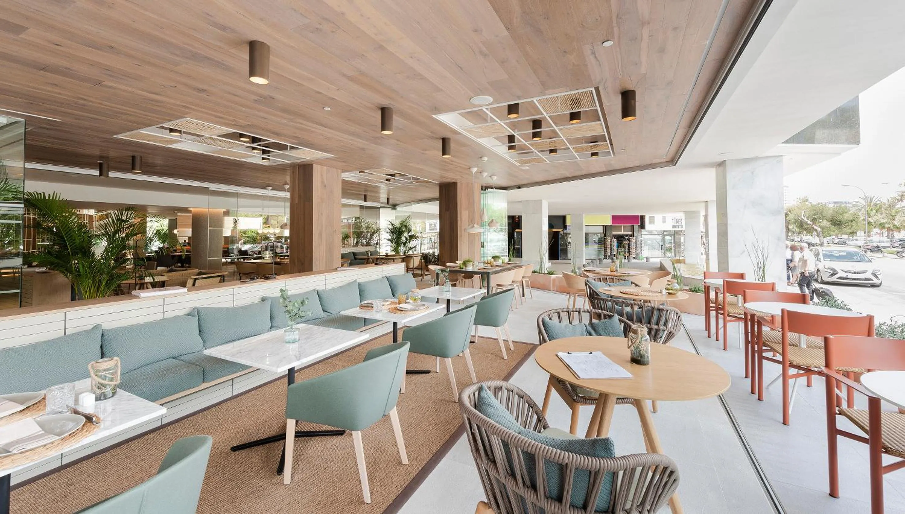 Restaurant/places to eat in Meliá Palma Marina