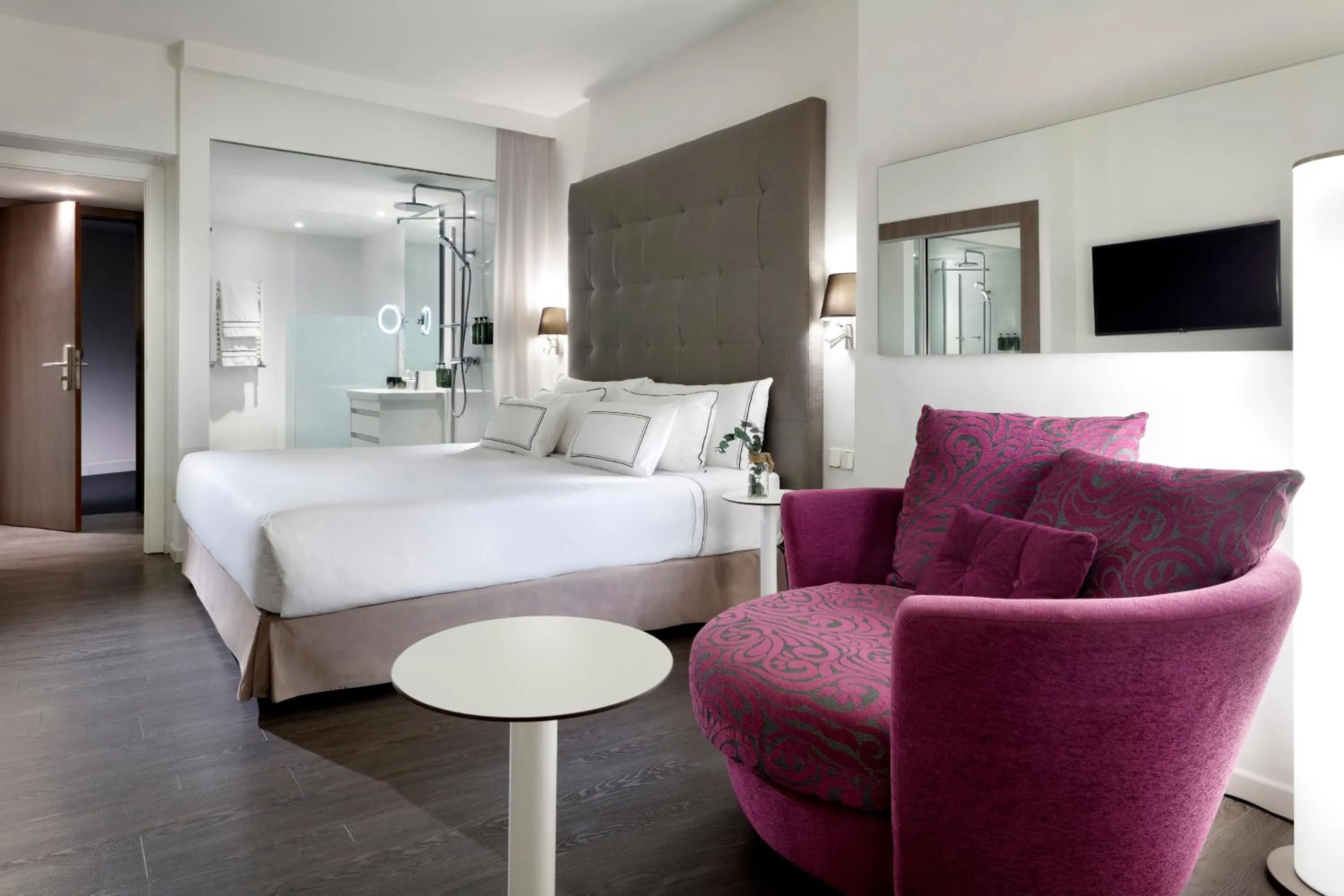 Shower, Bed in Meliá Palma Marina