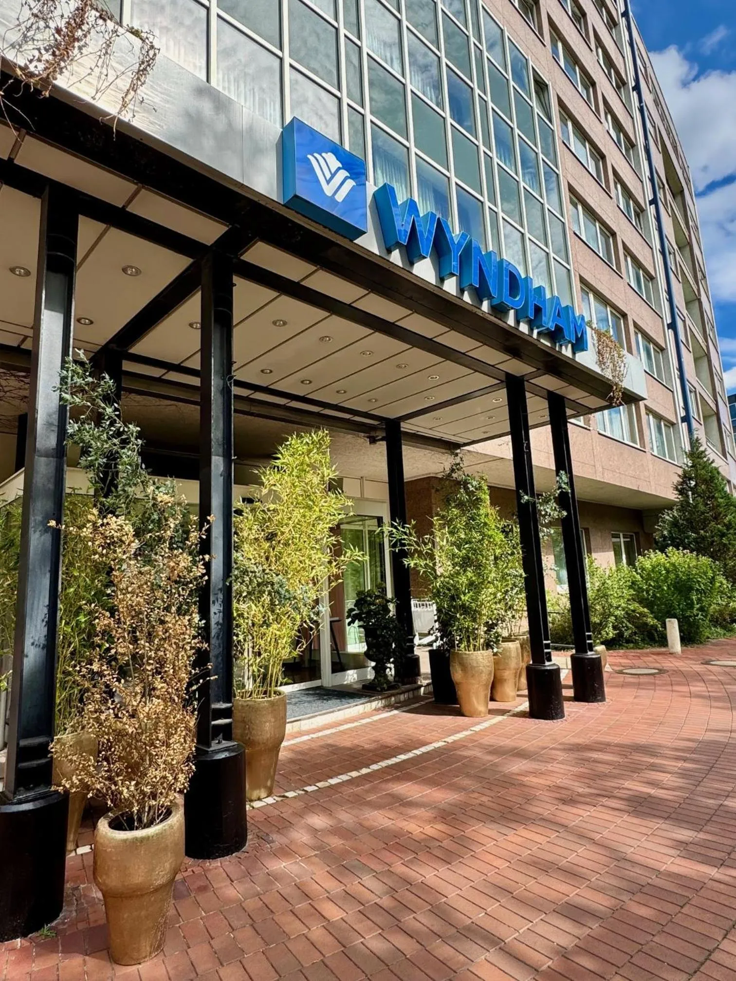 Property building in Wyndham Hannover Atrium