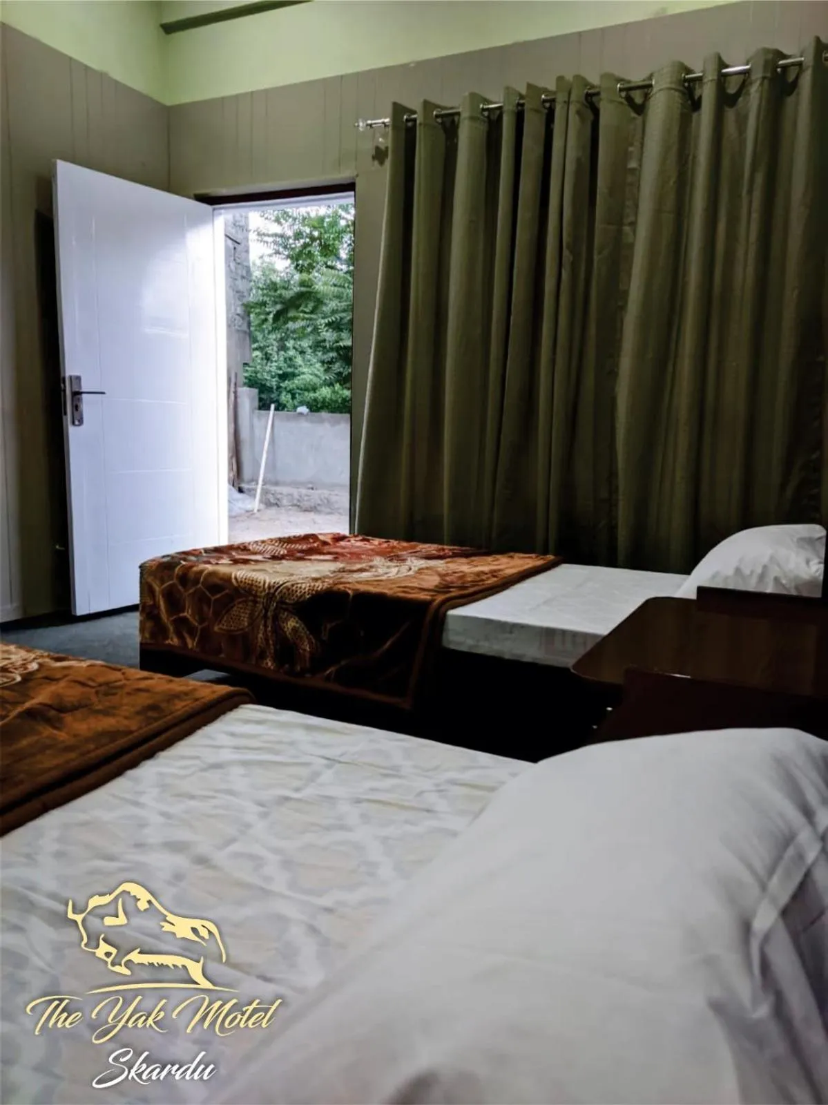 Bedroom in The Yak Motel