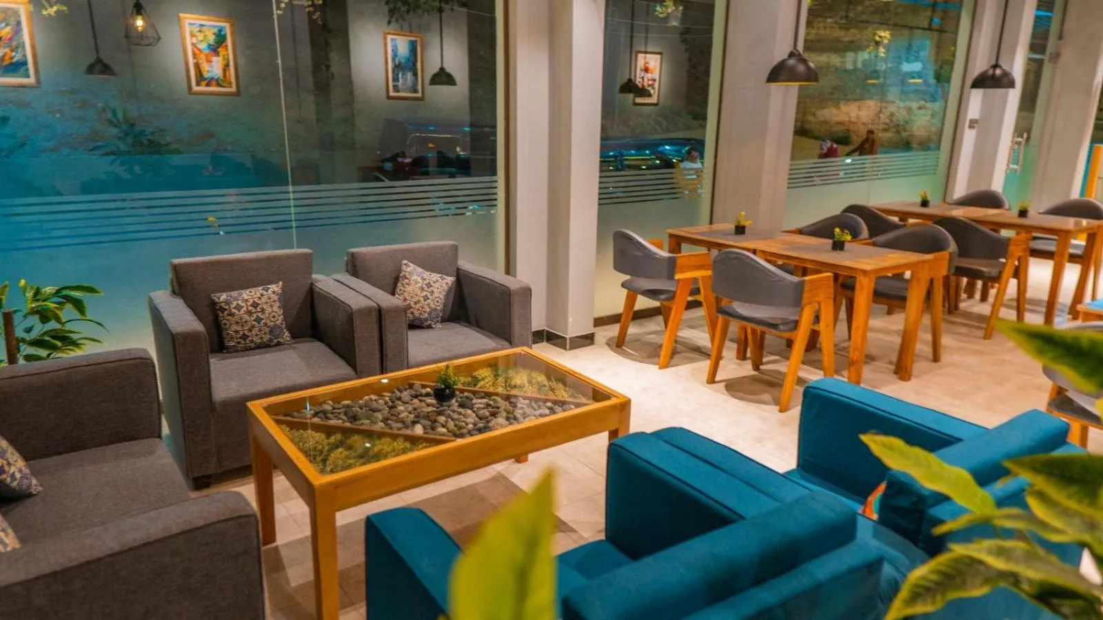 Restaurant/places to eat in The Yak Motel