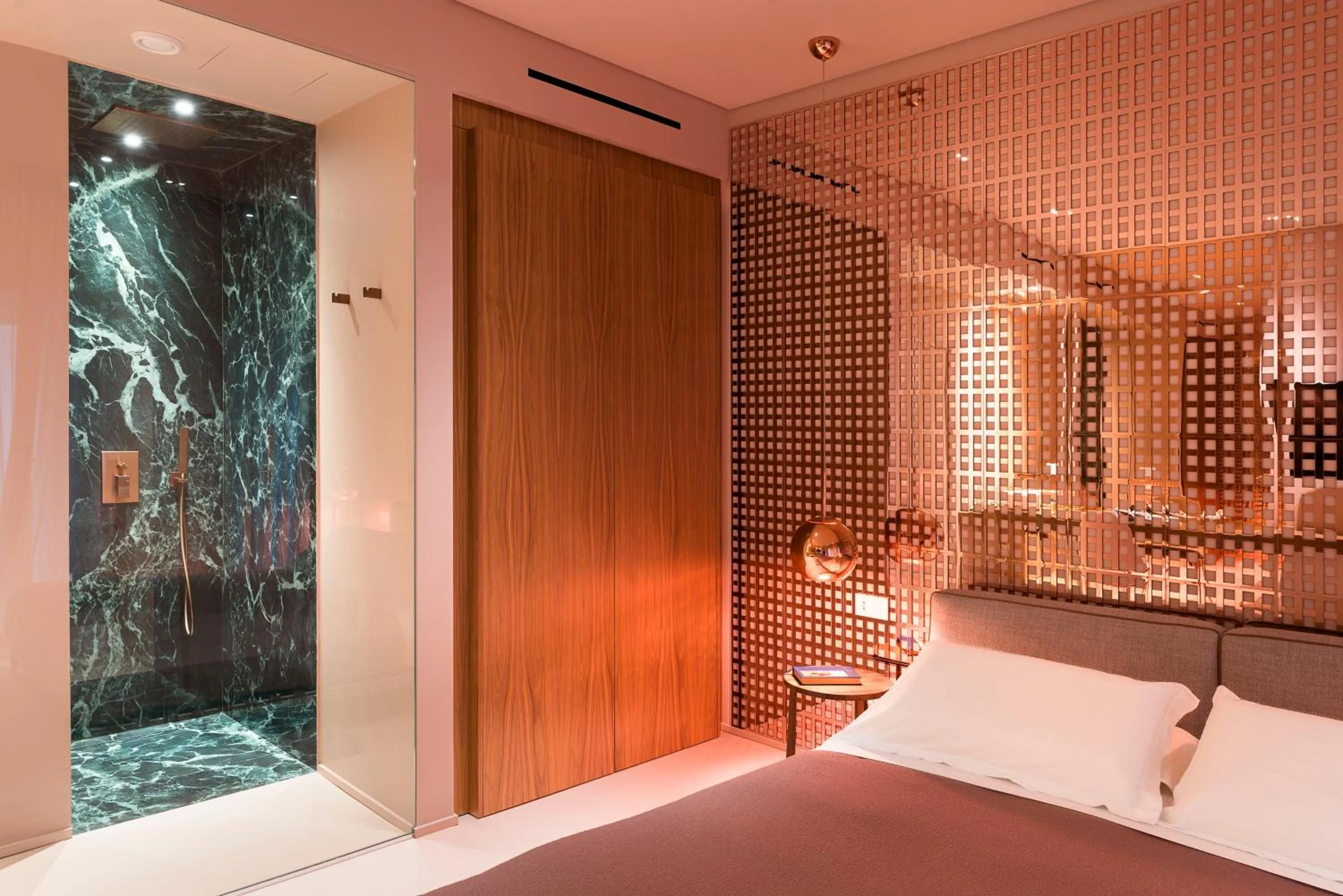 Shower, Bed in Taormina Infinity Suites