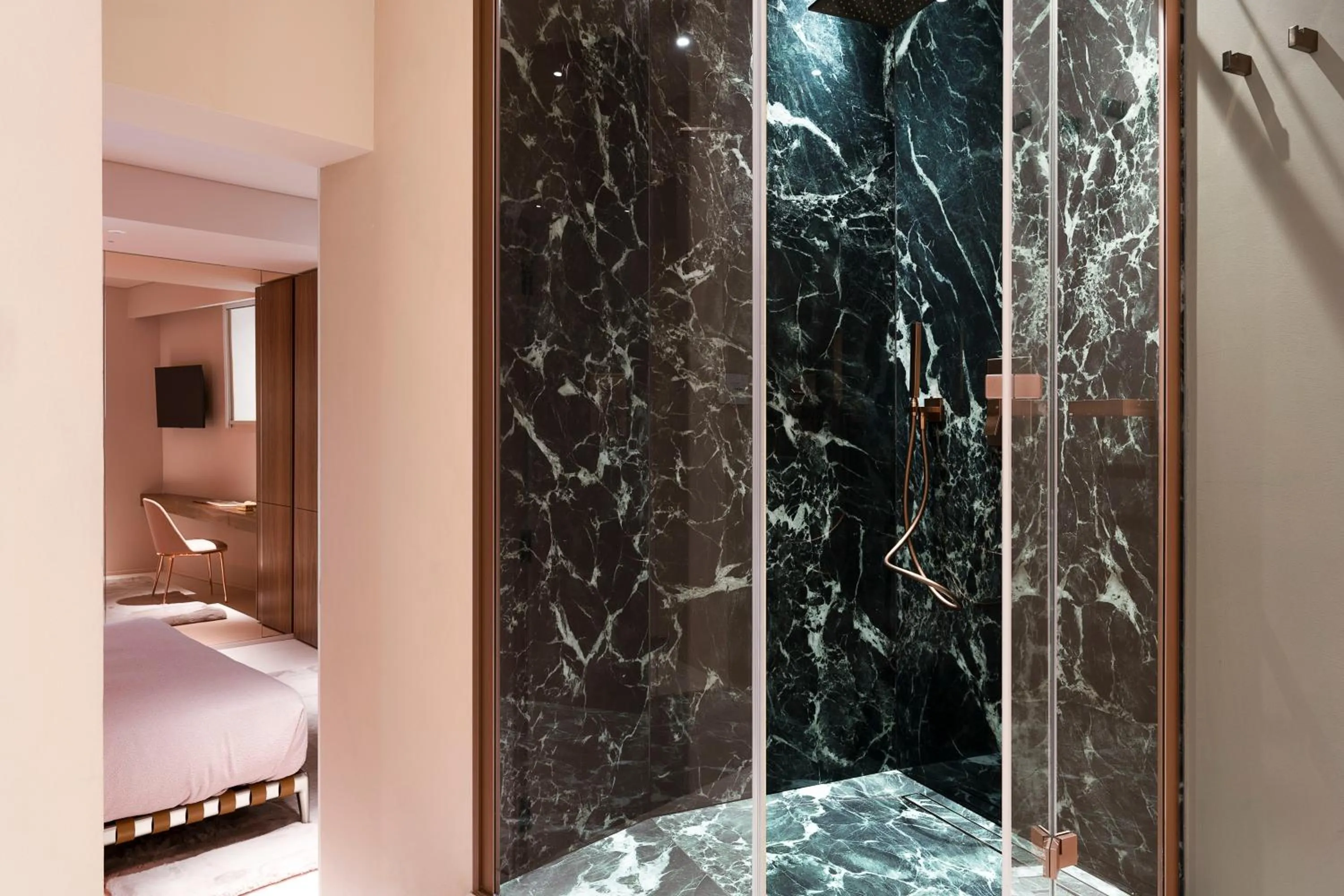 Shower in Taormina Infinity Suites