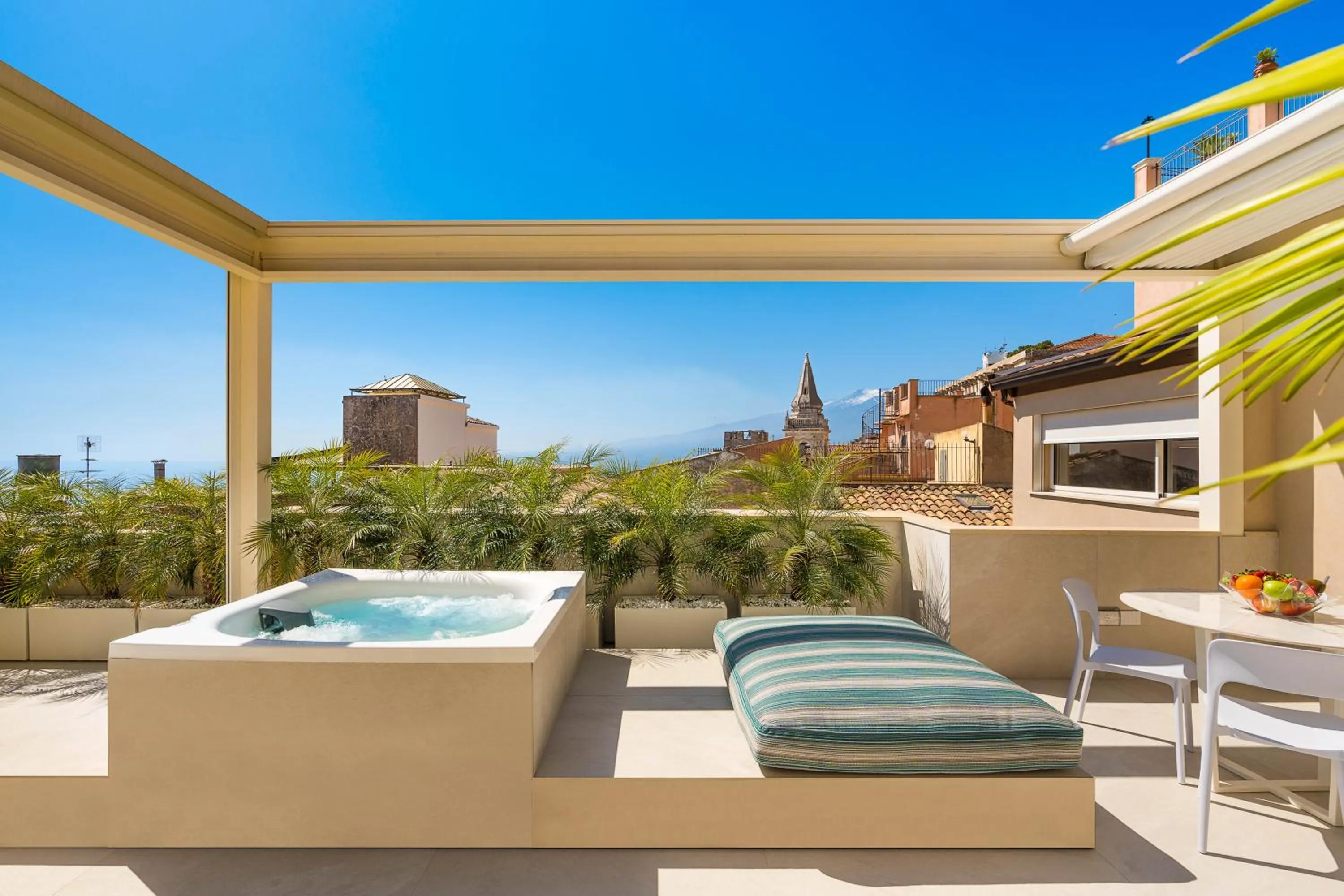 Hot Tub in Taormina Infinity Suites