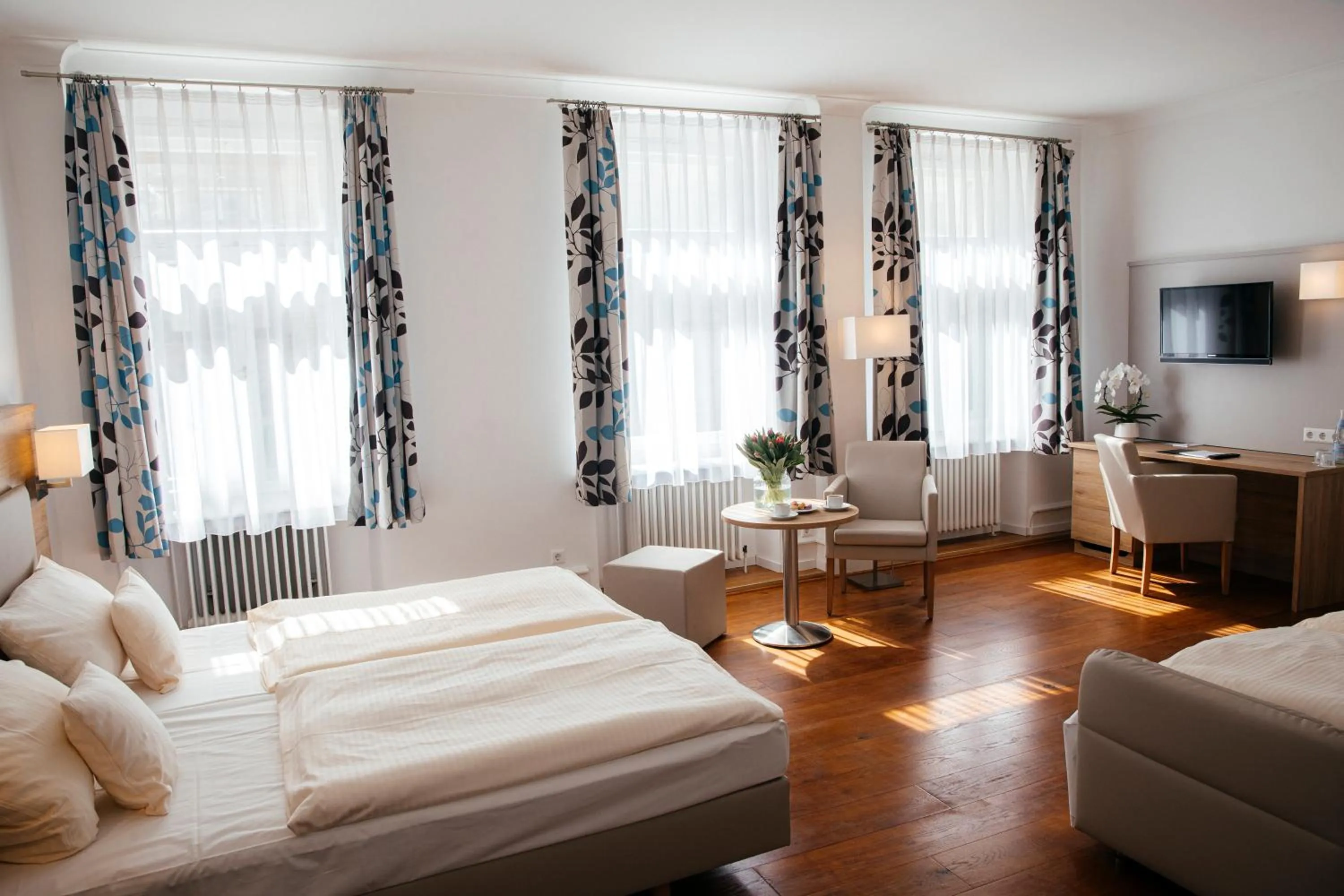 TV and multimedia, Bed in Hotel Perkeo