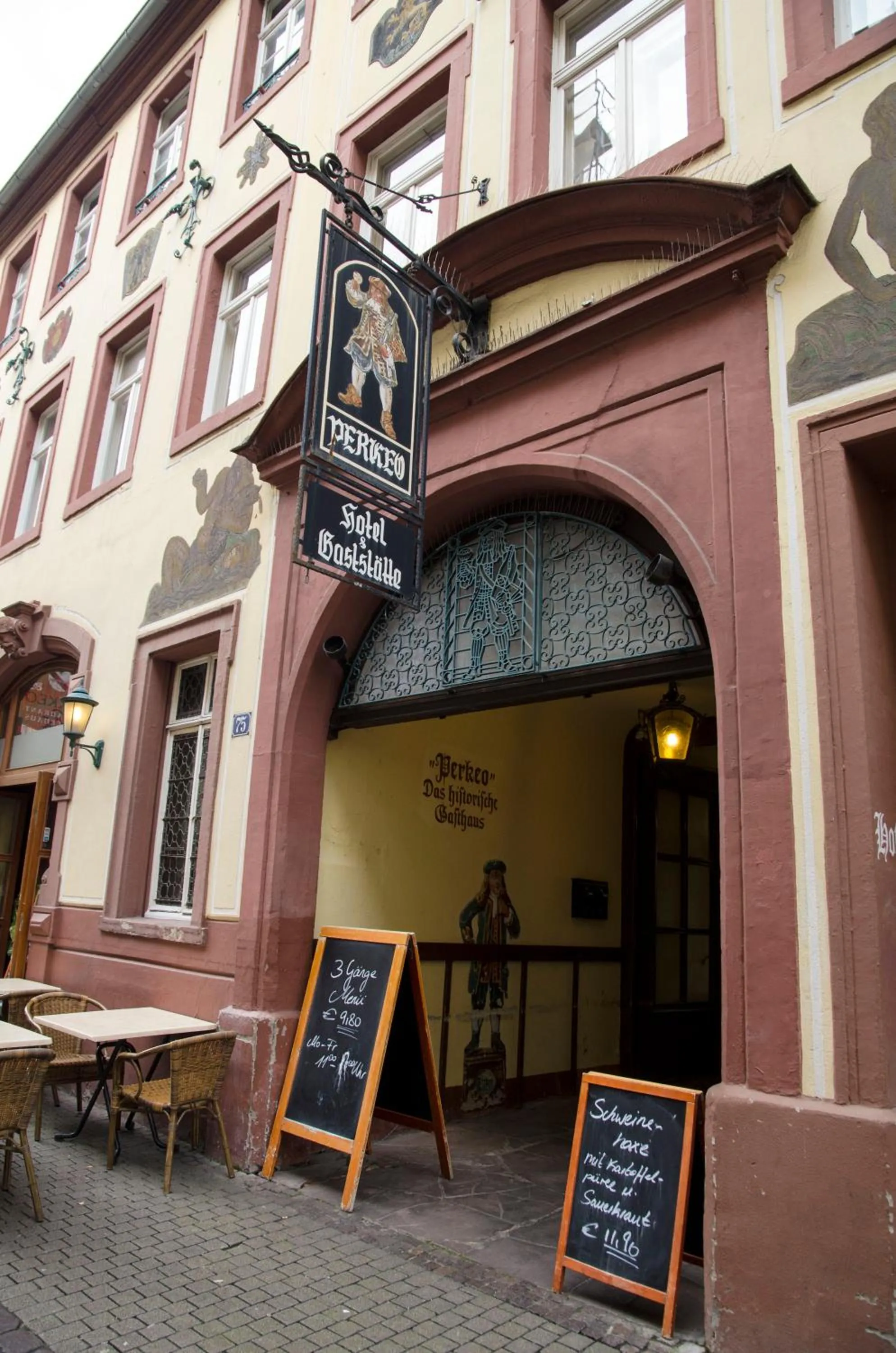 Facade/entrance in Hotel Perkeo