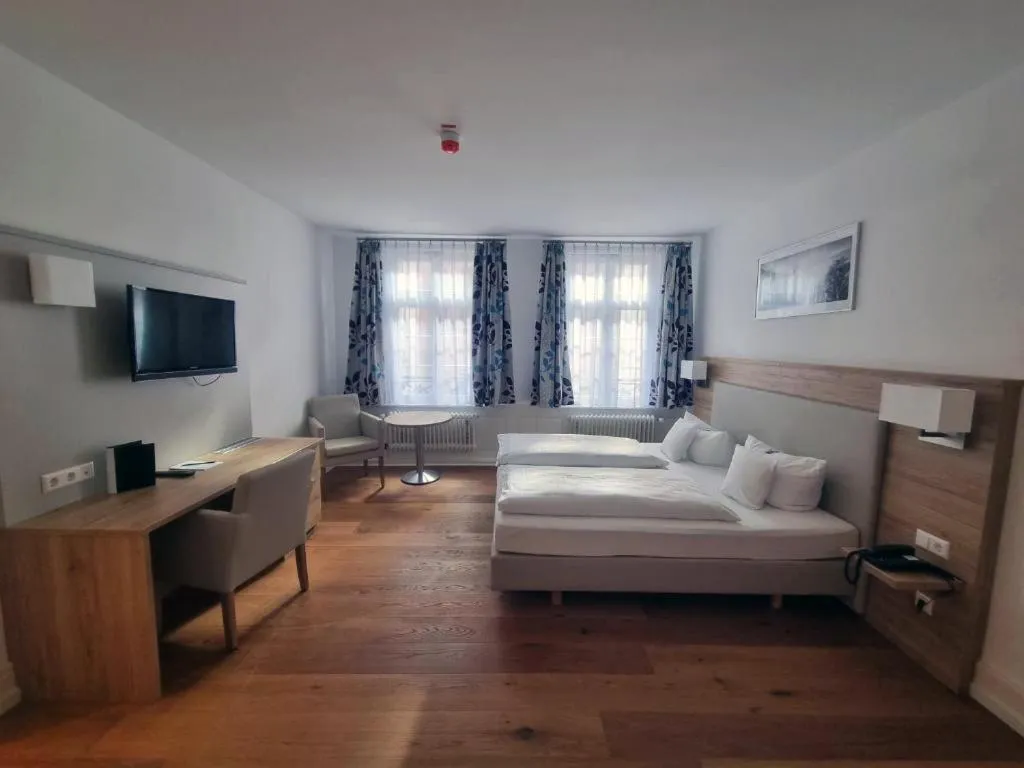 TV and multimedia, Bed in Hotel Perkeo